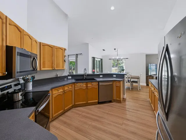  Residence photo 5