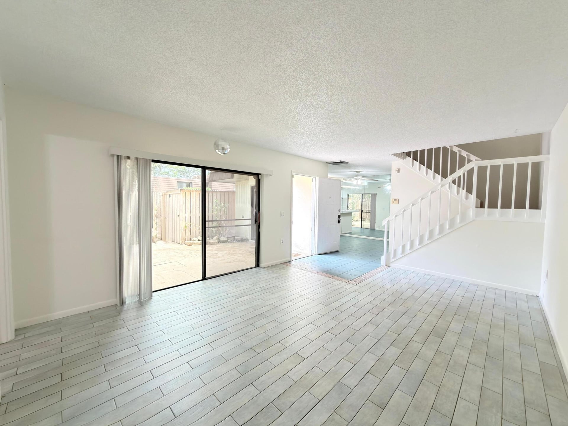  Residence photo 17