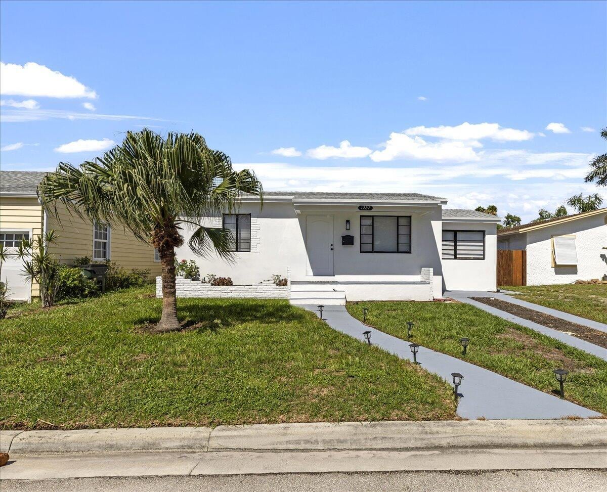 Residence photo 3