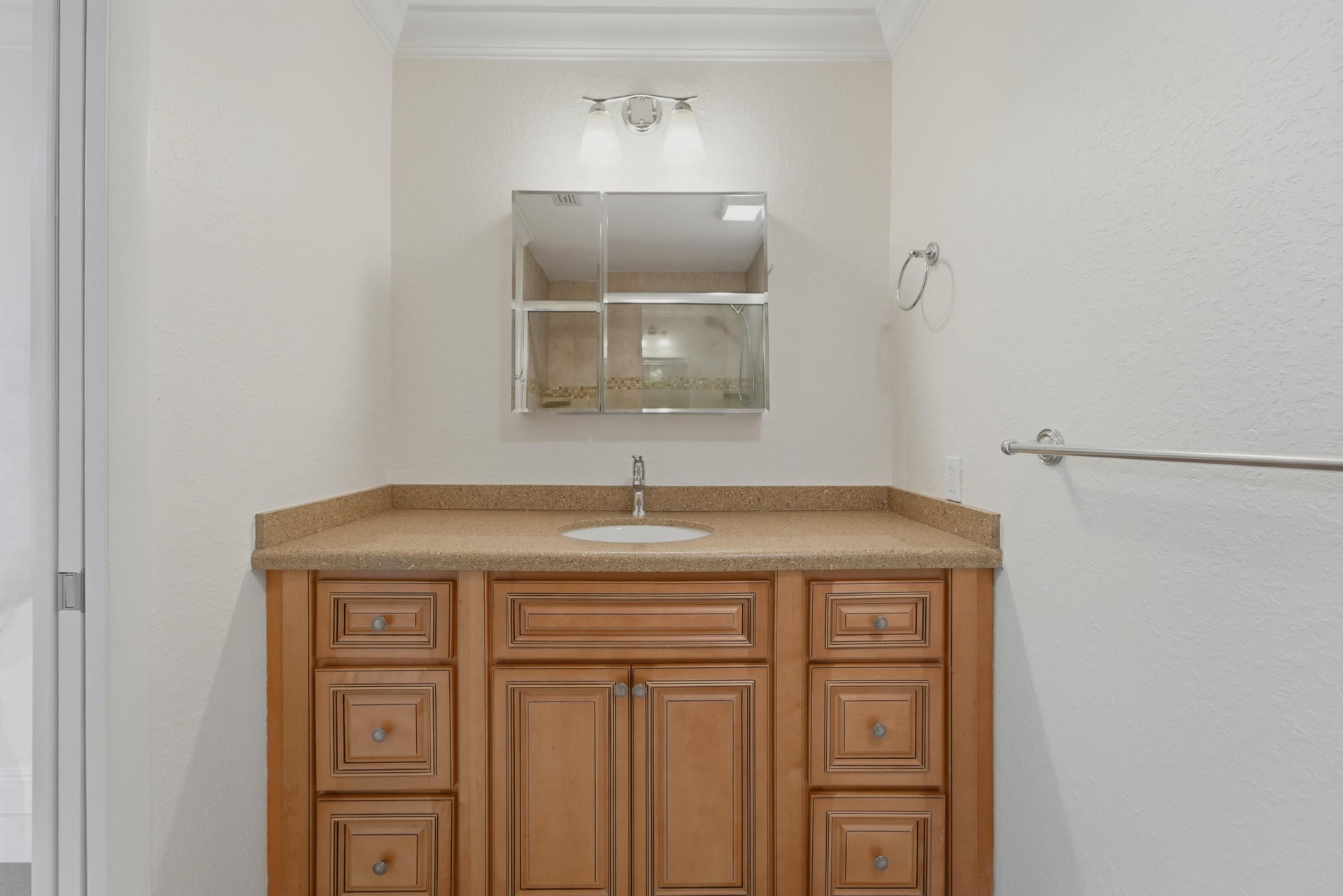 Residence photo 12