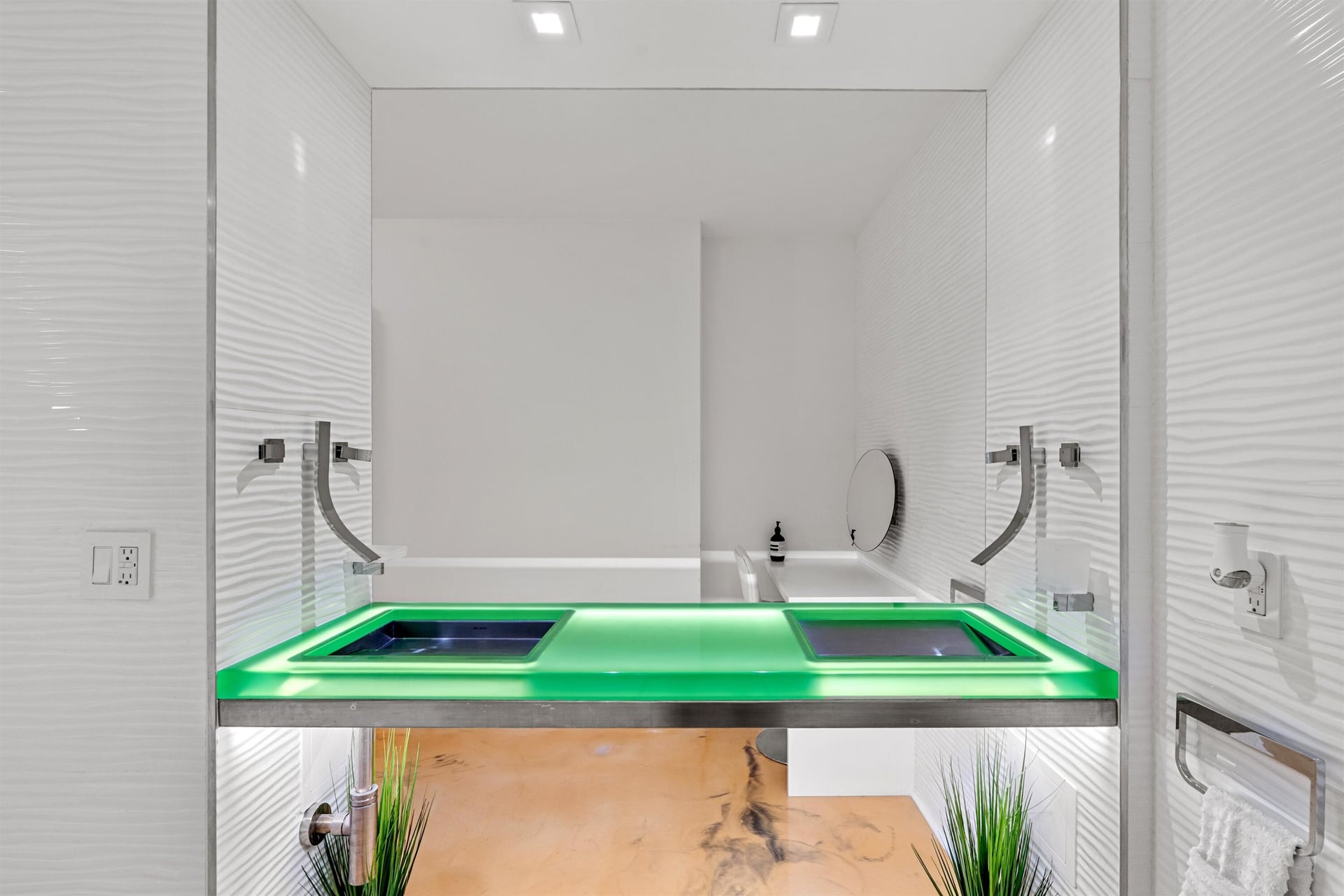 Unit 505 photo 33
