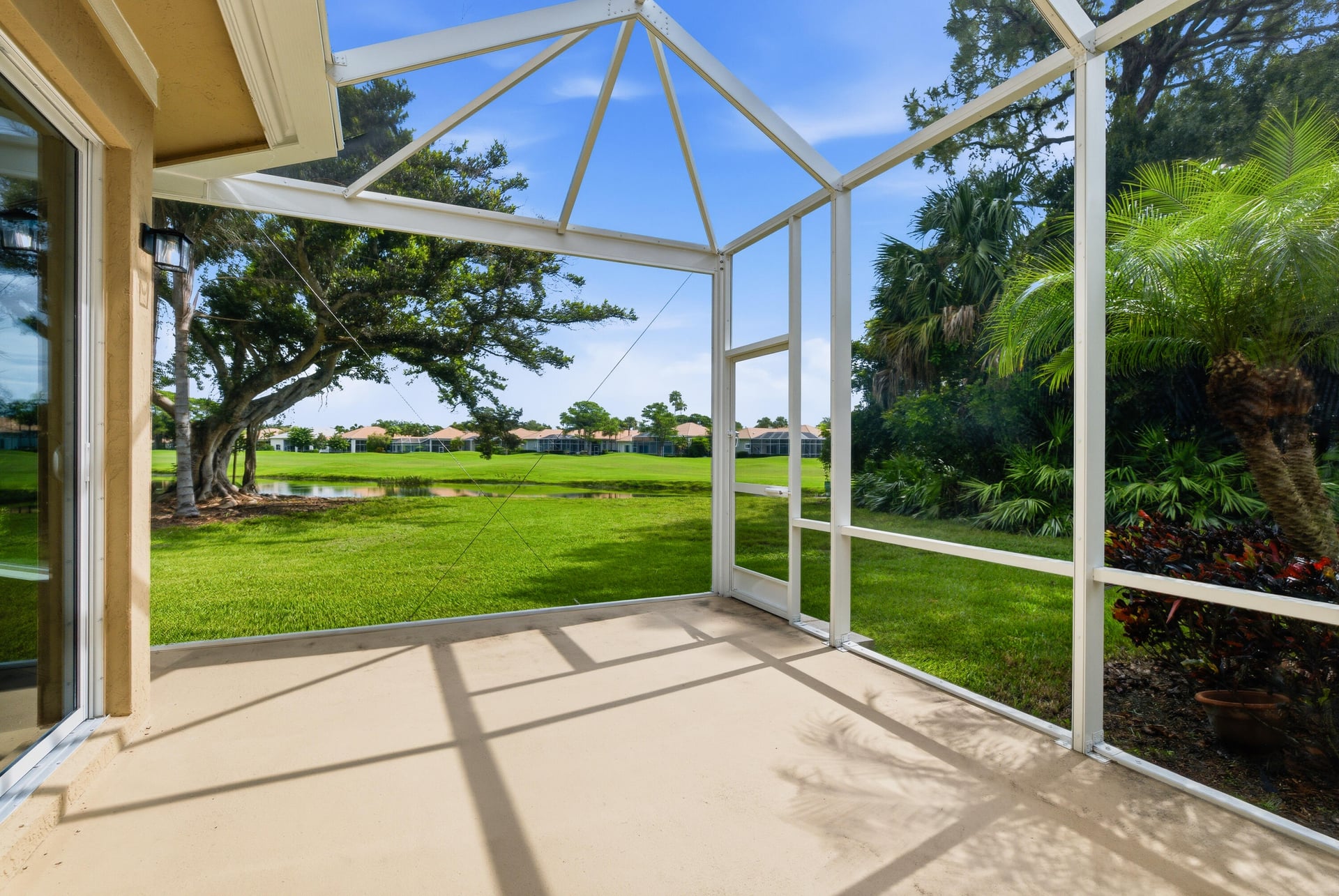 Monarch Country Club Residence photo 60