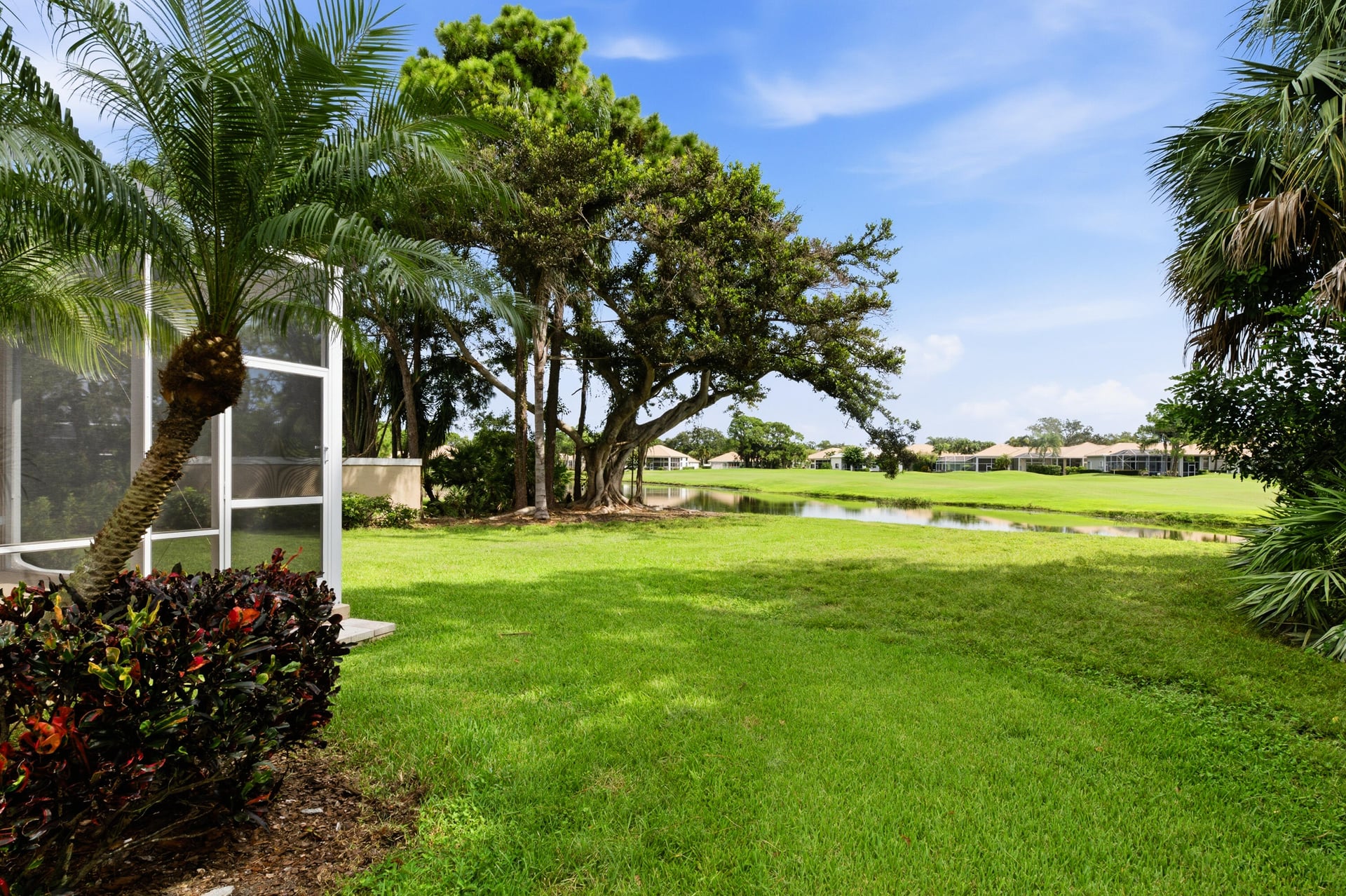 Monarch Country Club Residence photo 75