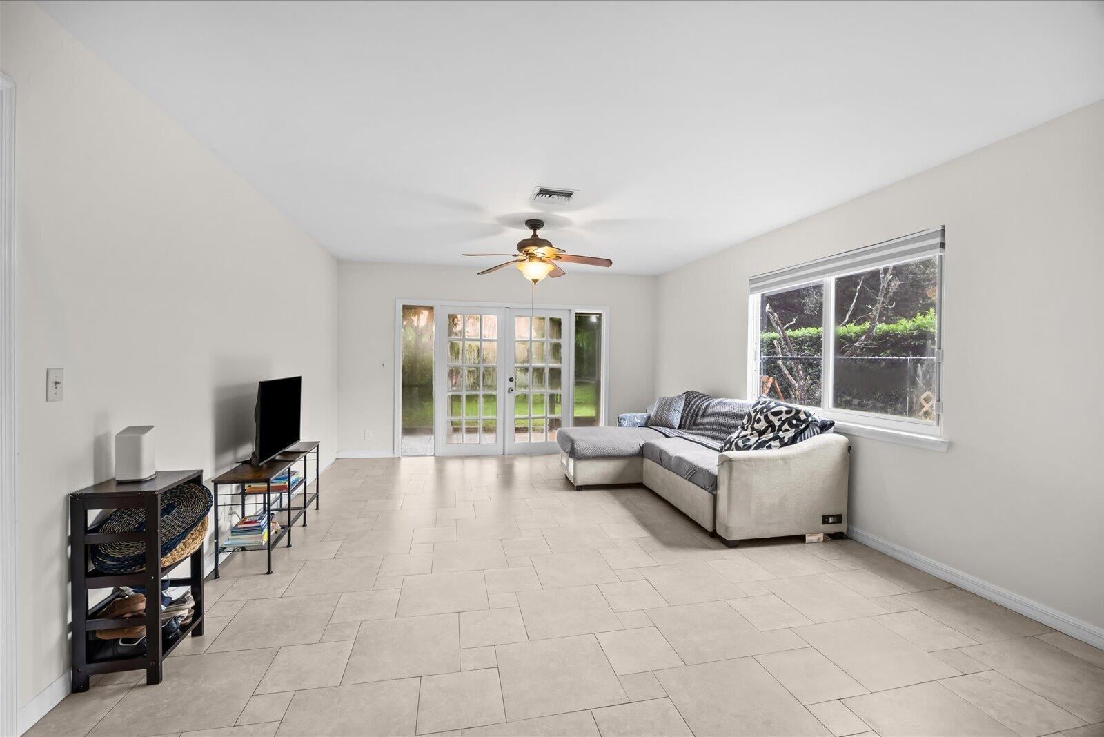 Residence photo 12