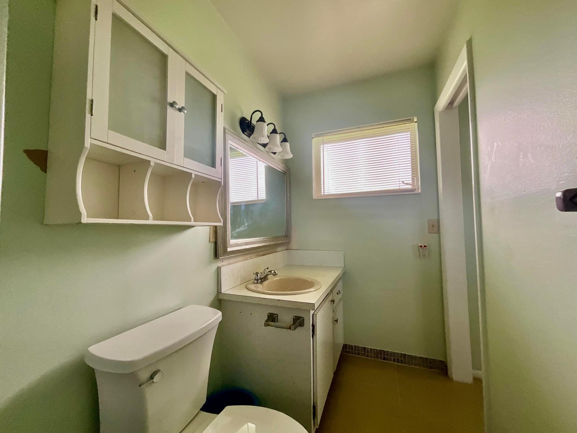  Unit H photo 18