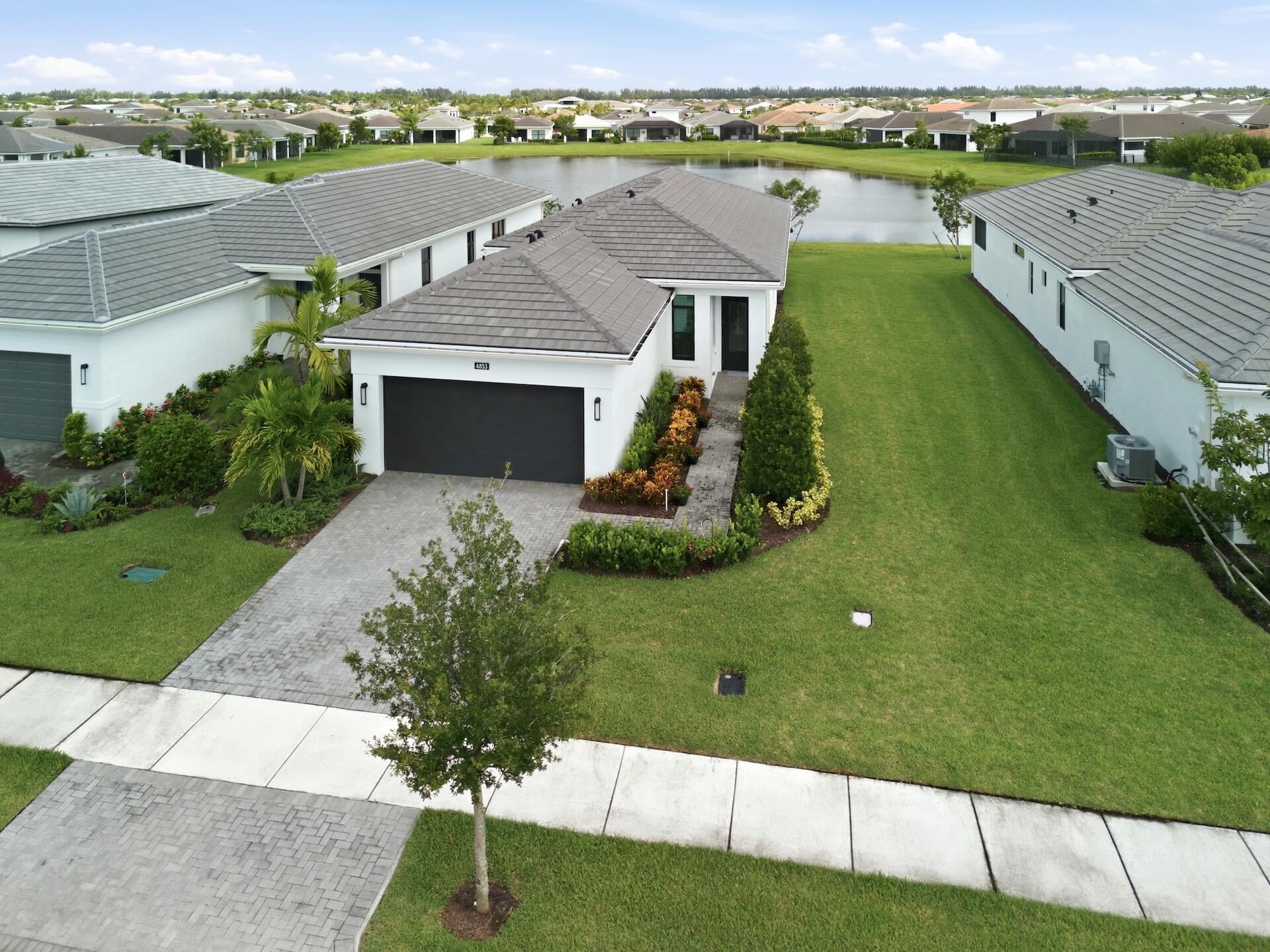 Residence photo 5