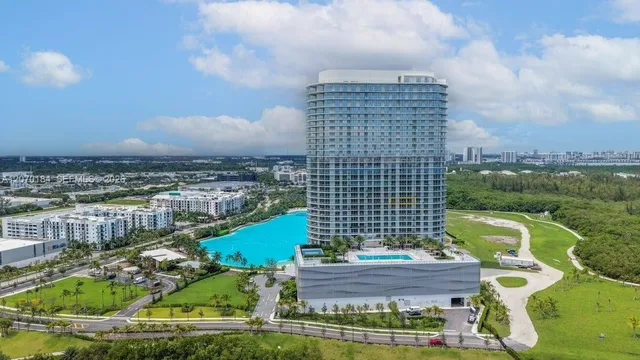2411 Laguna Circle 1402, Miami, FL 33181