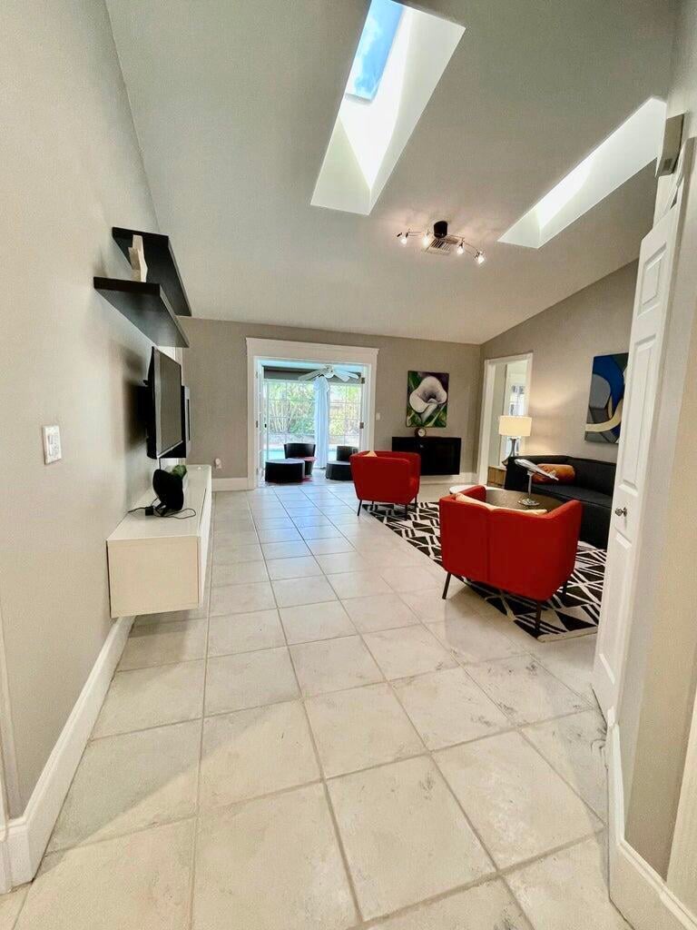  Residence photo 5