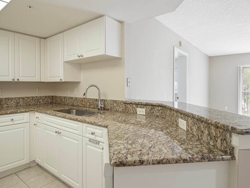 Unit 506 photo 6
