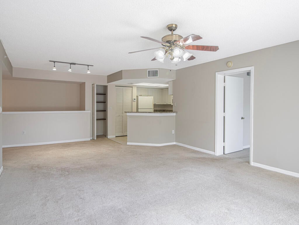 Unit 506 photo 11