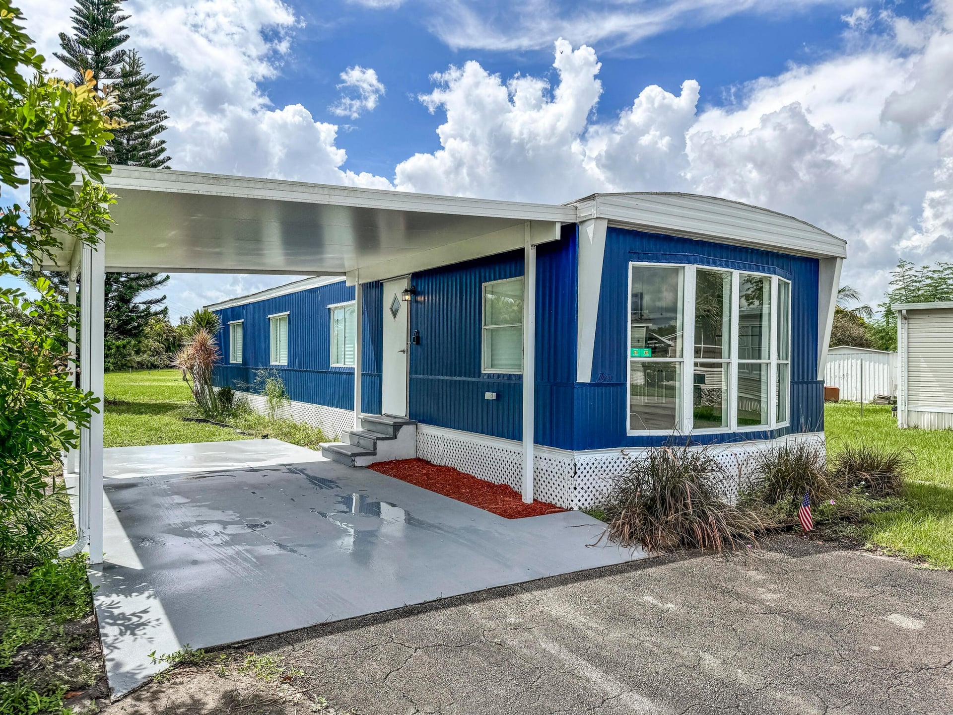 Unit 826 photo 2