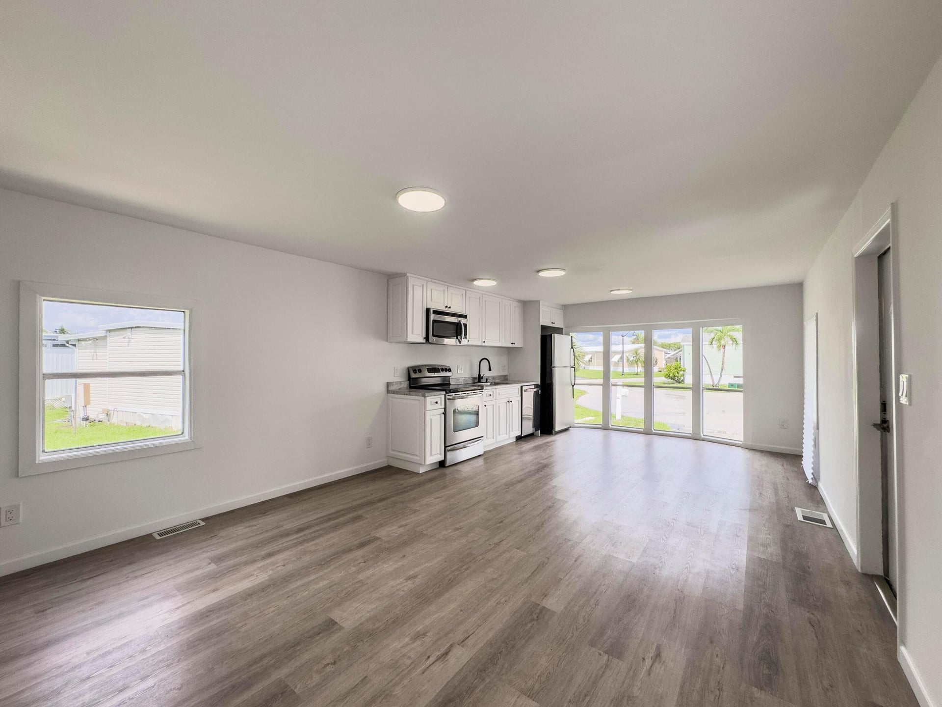 Unit 826 photo 3