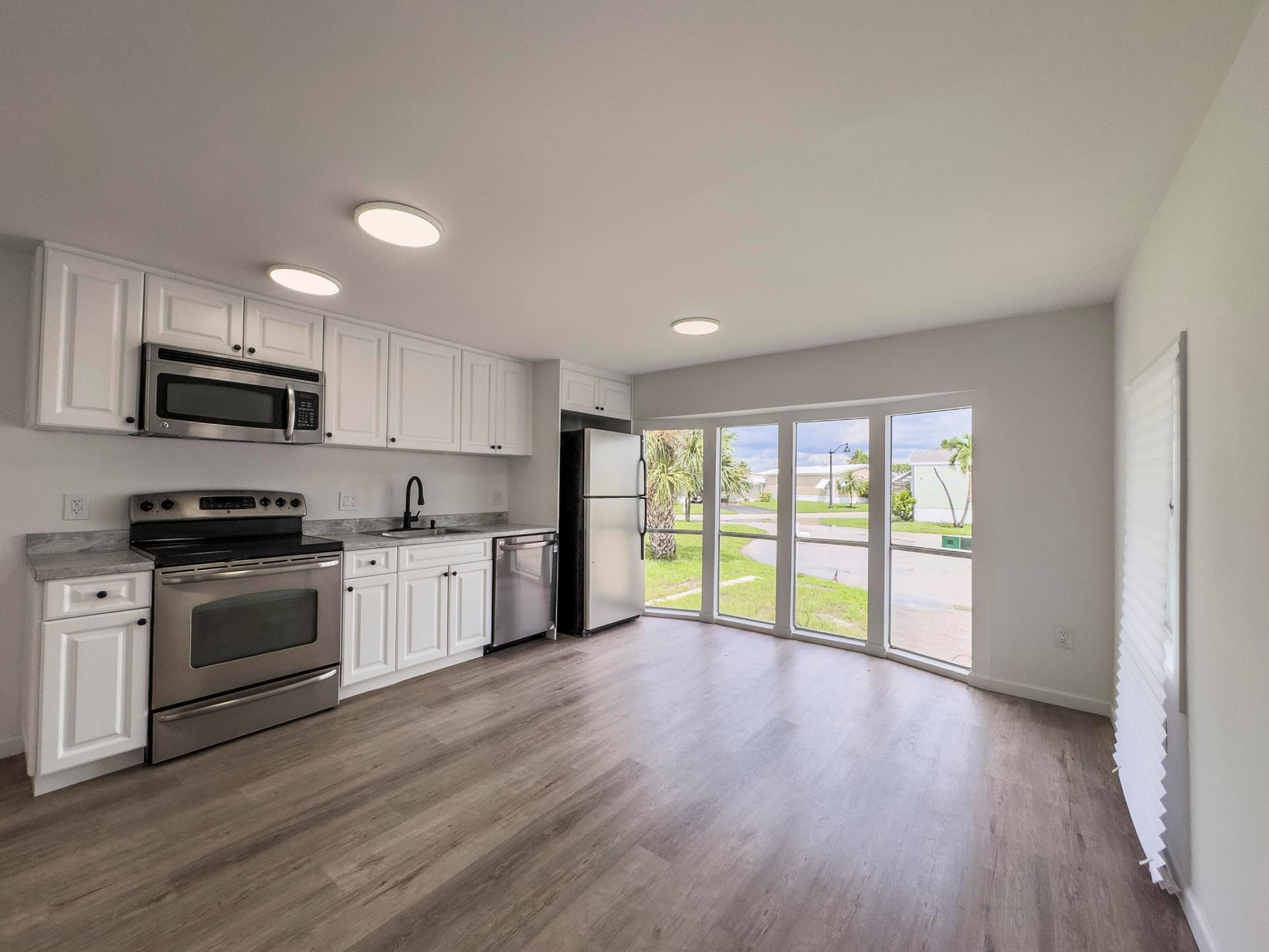 Unit 826 photo 5