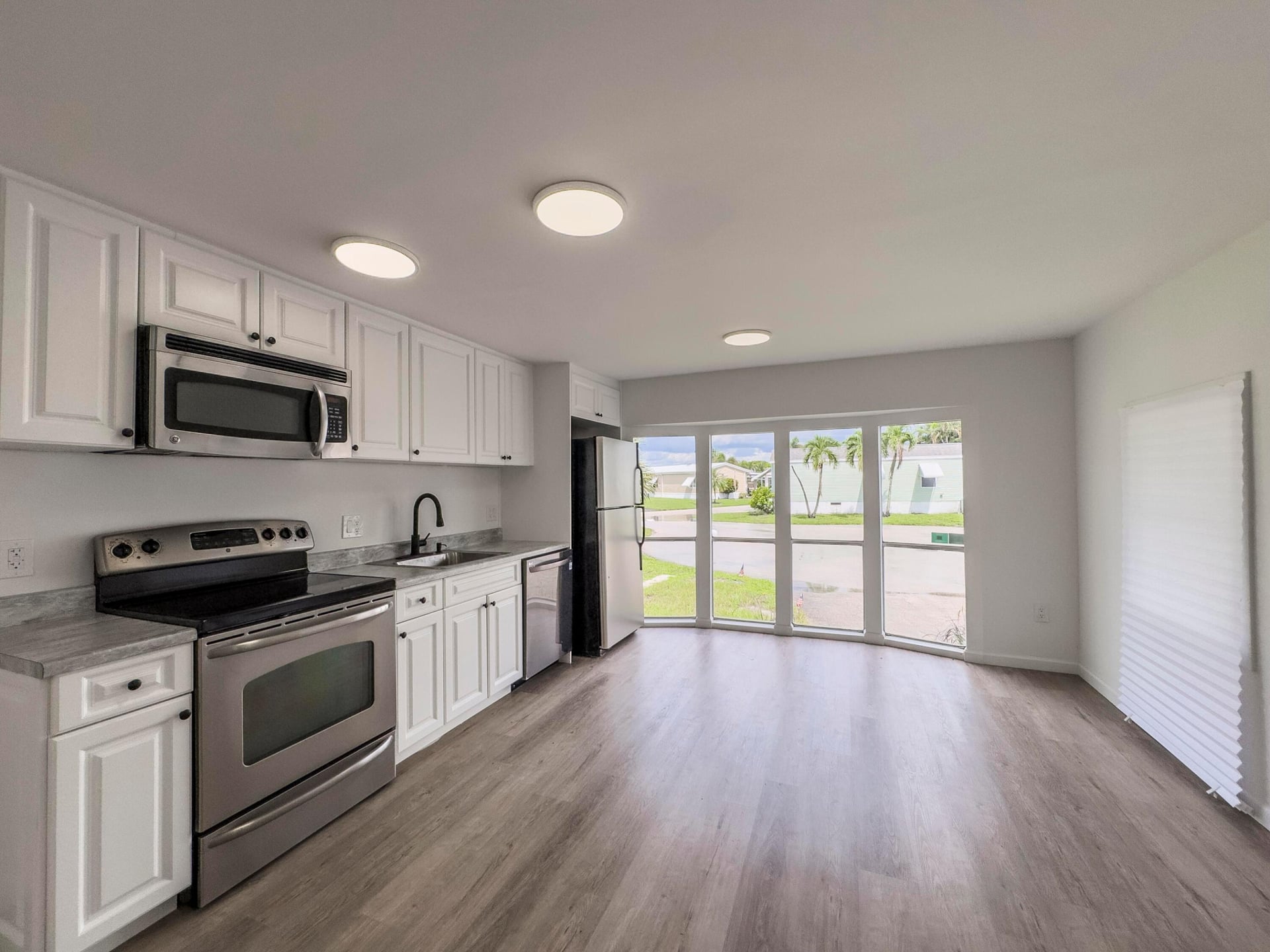 Unit 826 photo 6