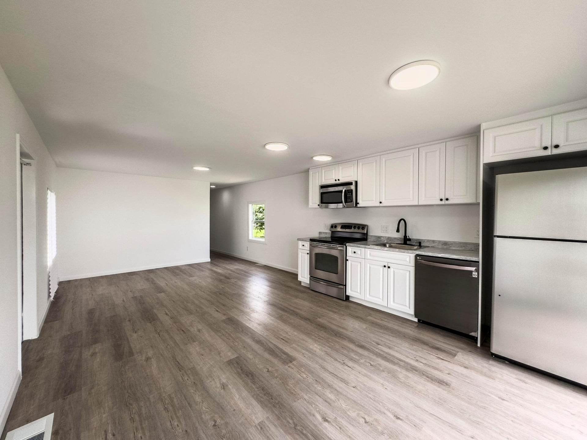 Unit 826 photo 7