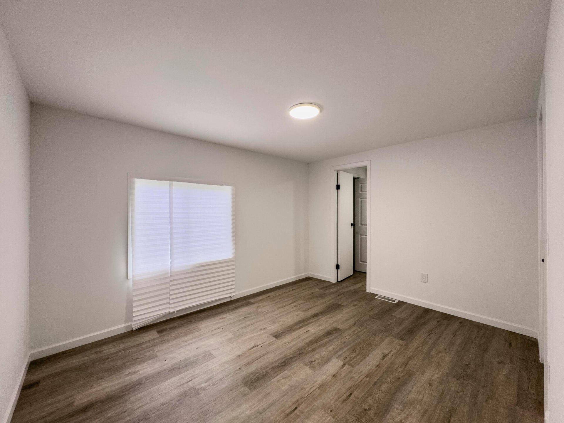 Unit 826 photo 11