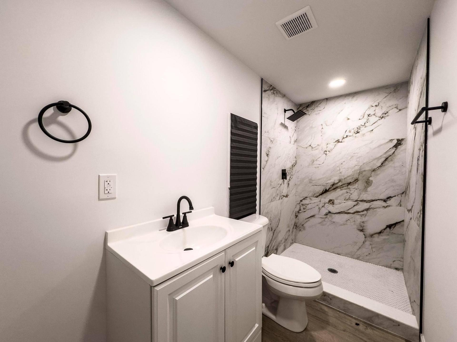 Unit 826 photo 12