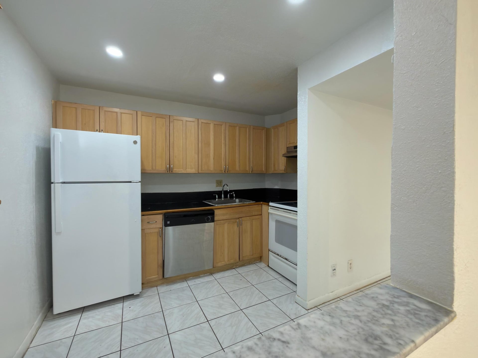  Unit 0140 photo 5