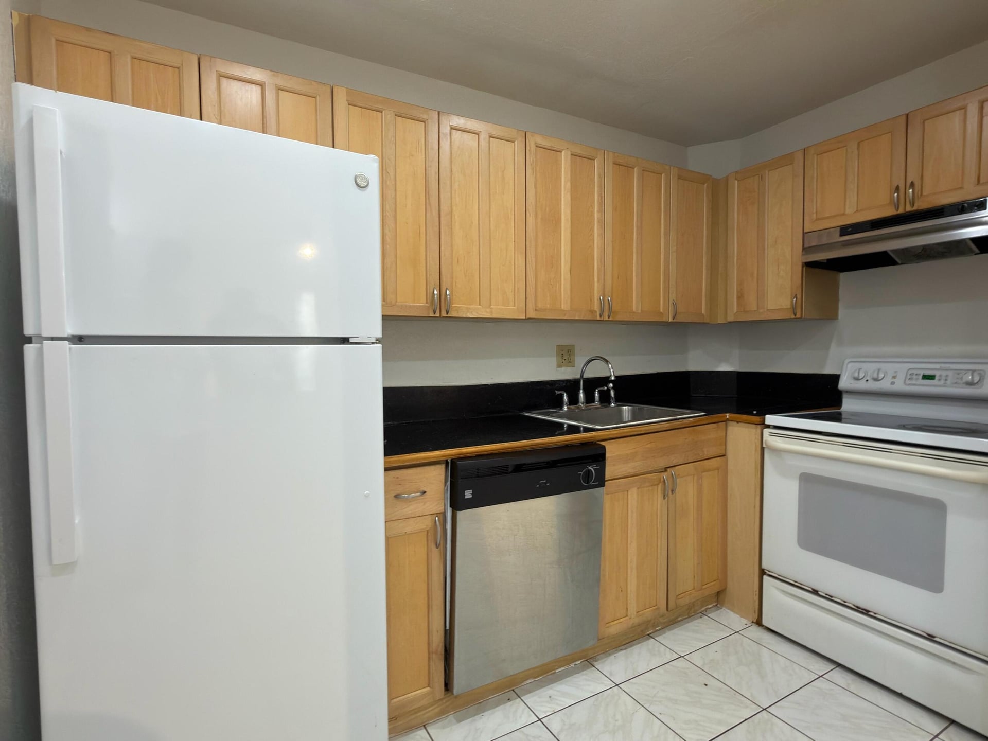  Unit 0140 photo 6