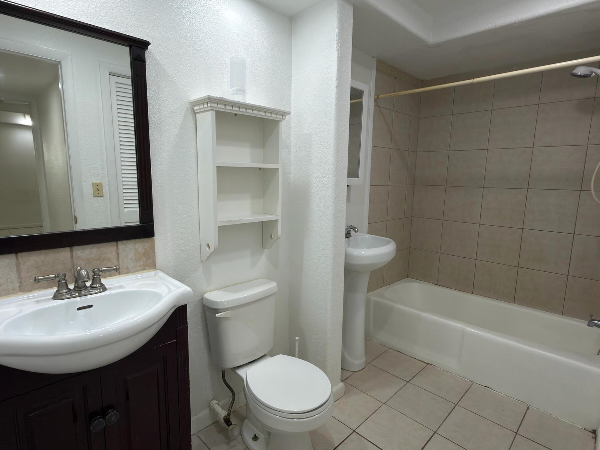  Unit 0140 photo 11