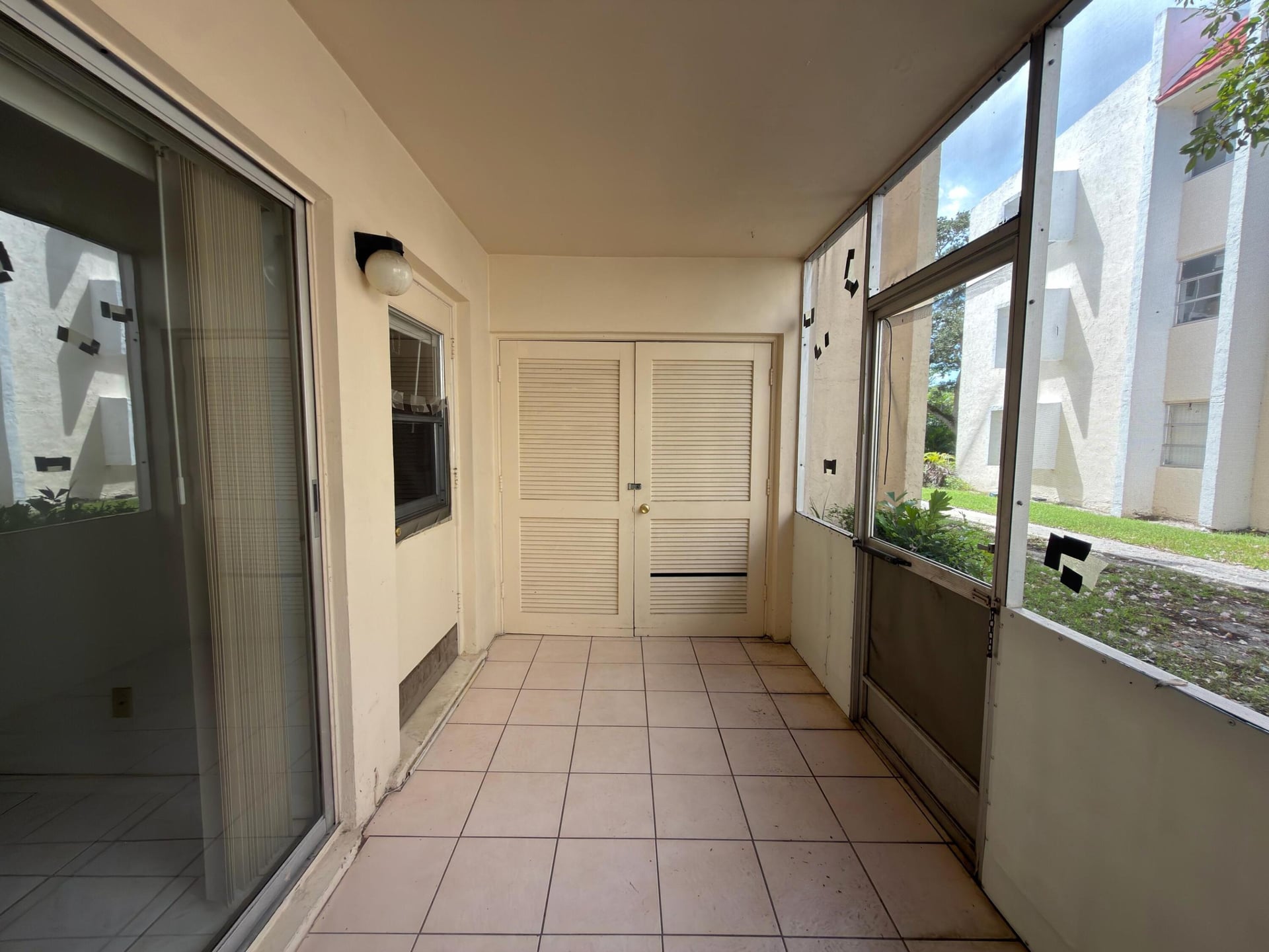  Unit 0140 photo 12