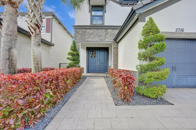 Residence photo 5