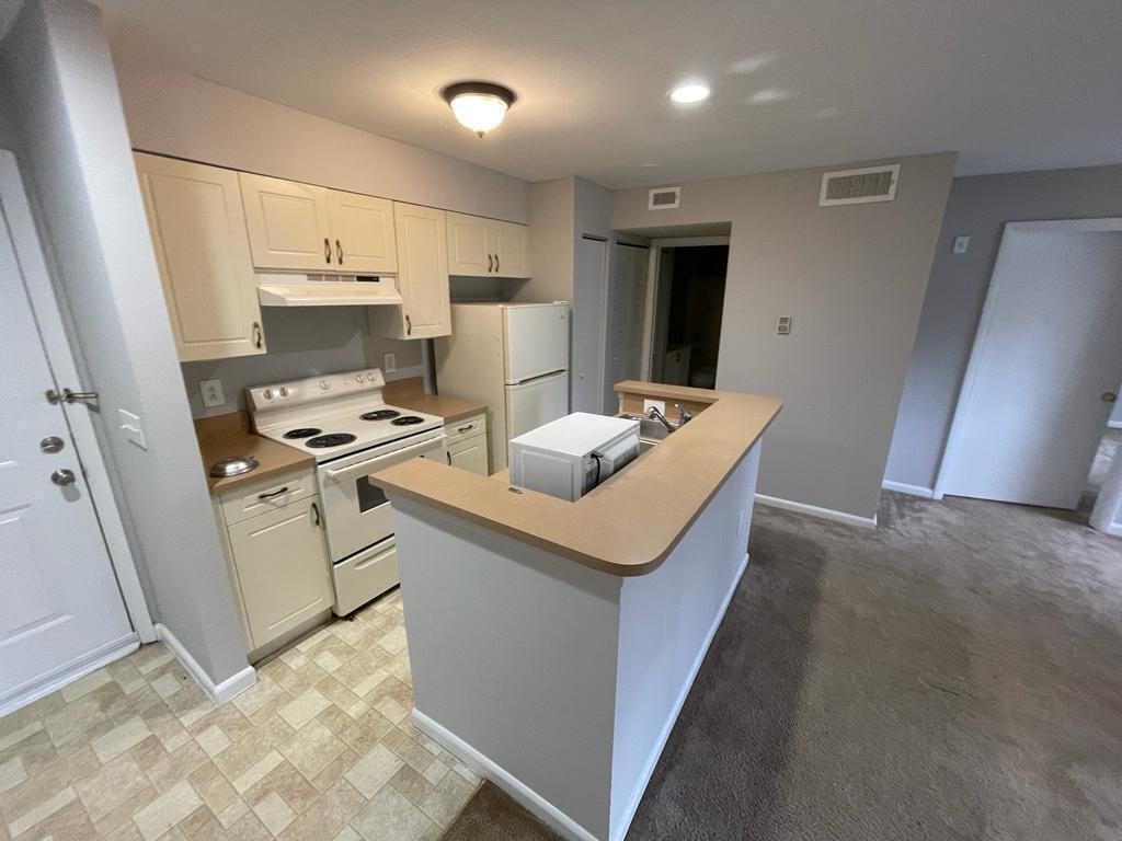 Unit 104 photo 4