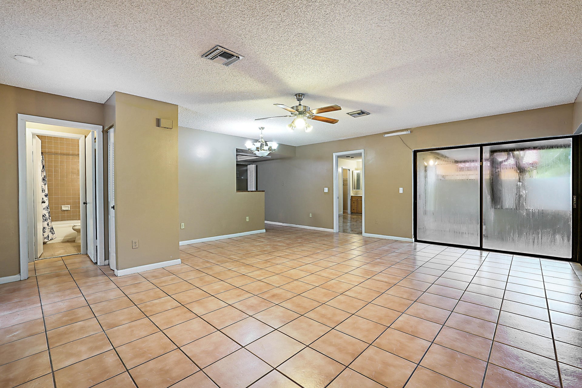  Residence photo 4