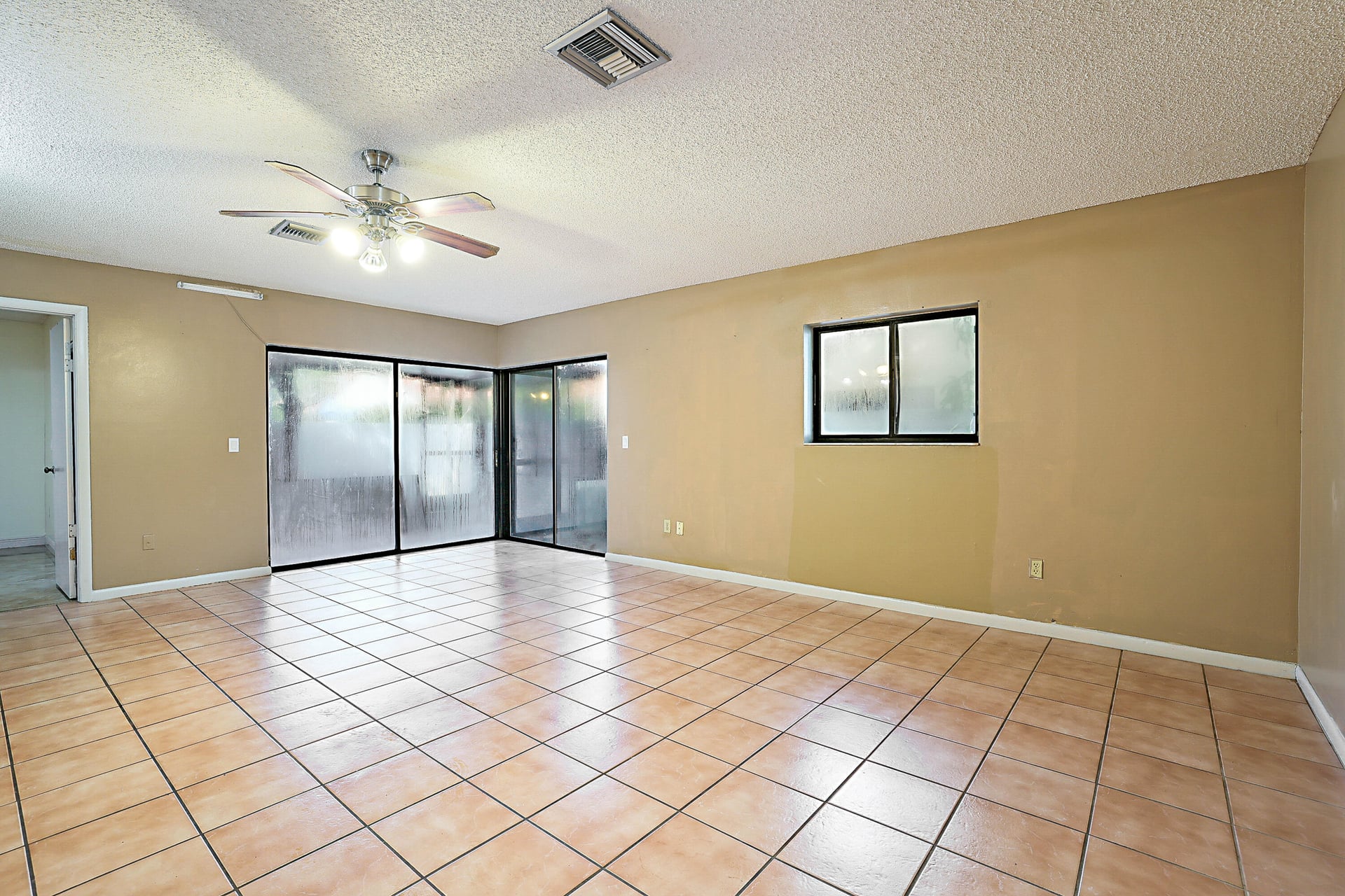  Residence photo 5
