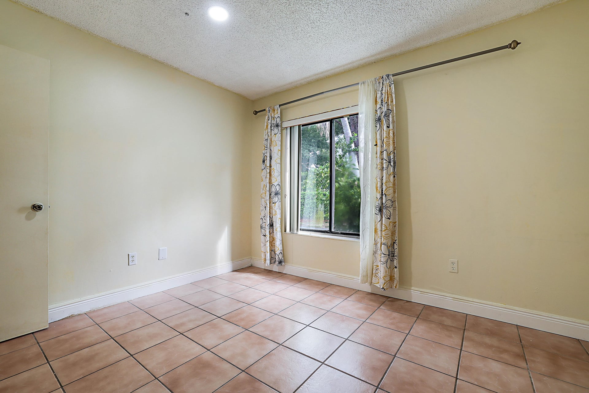  Residence photo 24