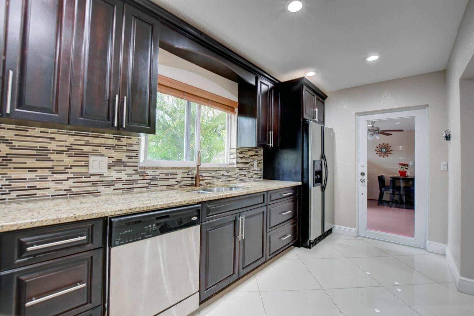  Residence photo 11