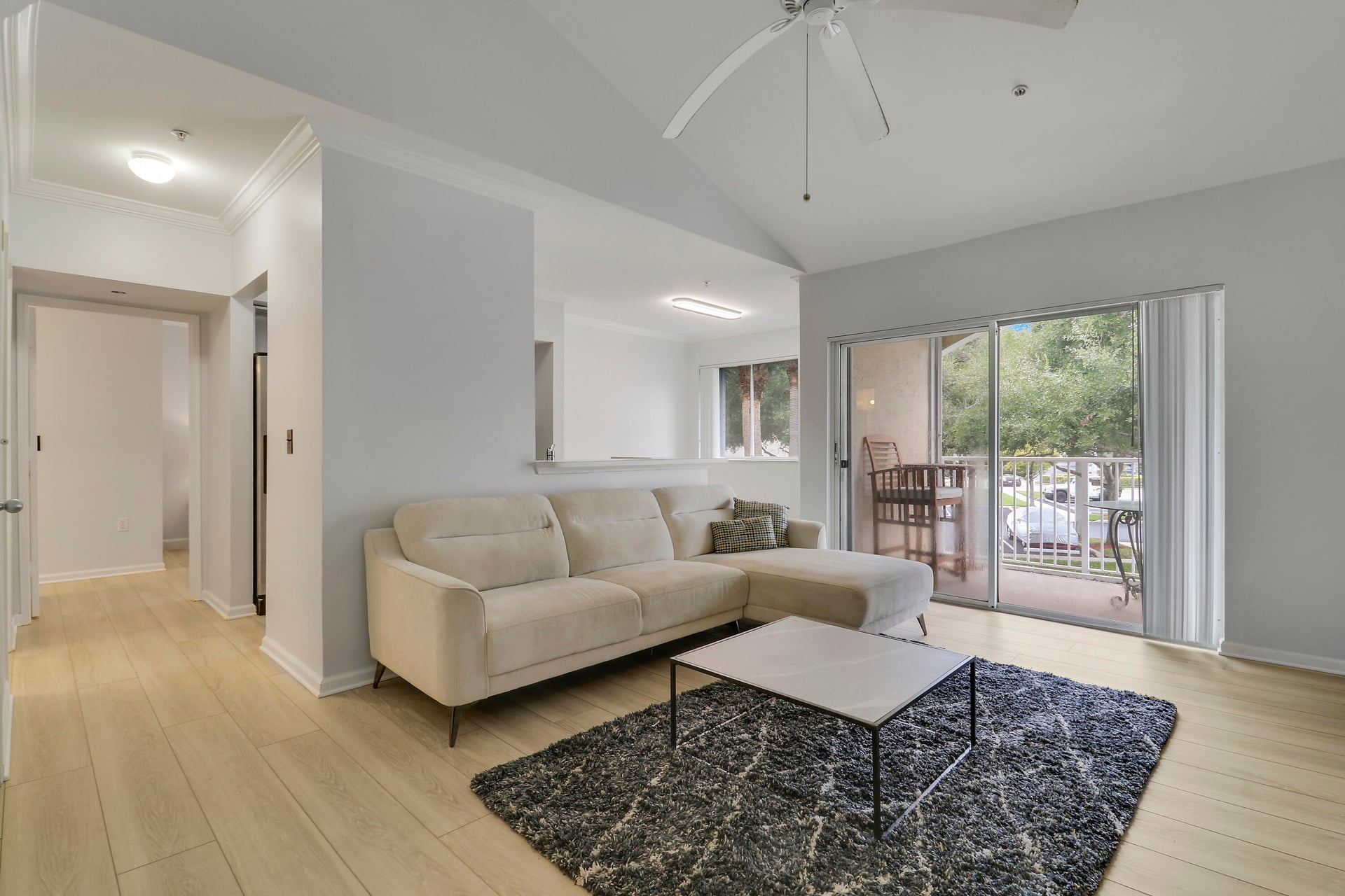 Unit 2212 photo 2