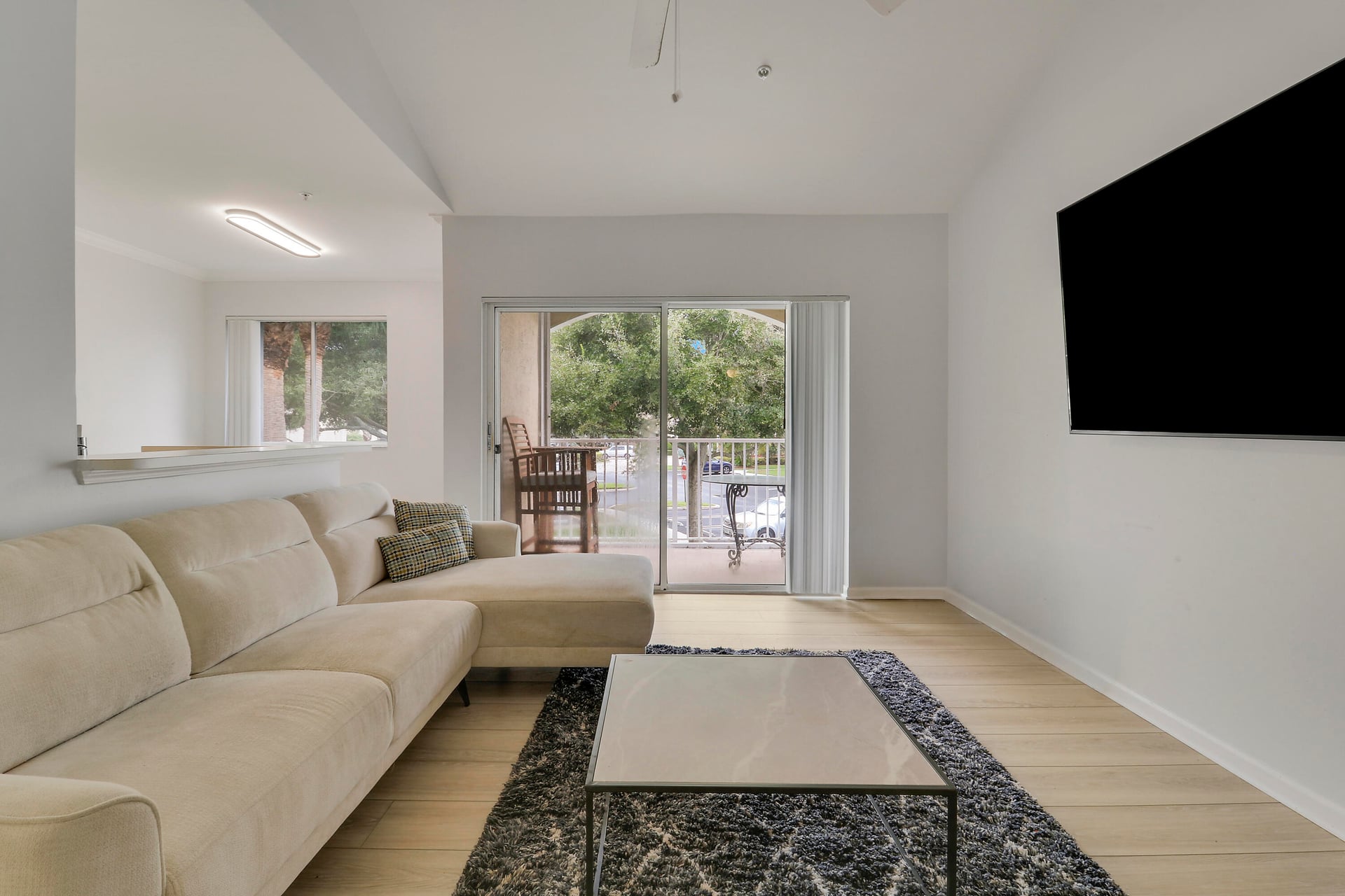 Unit 2212 photo 5