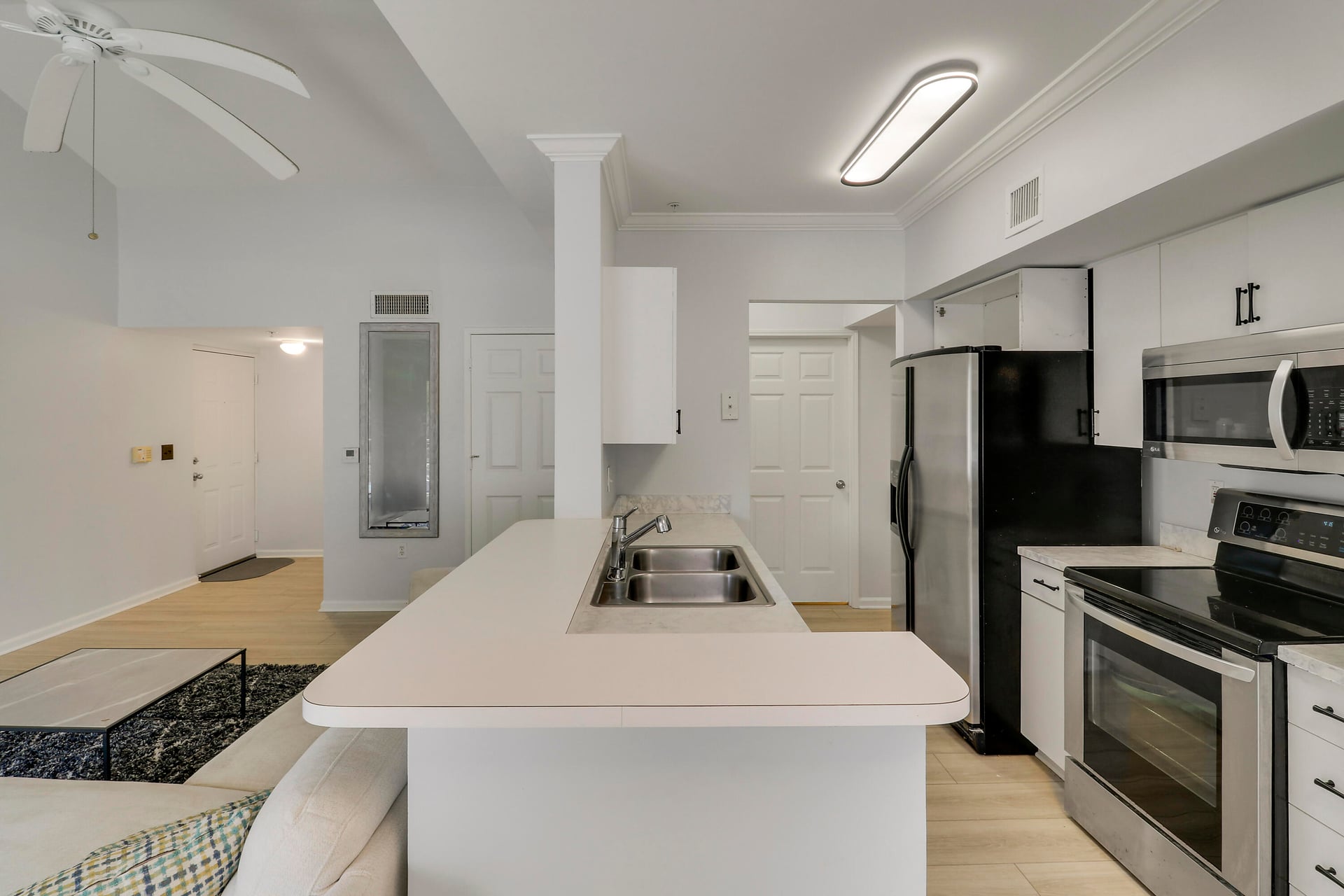 Unit 2212 photo 7