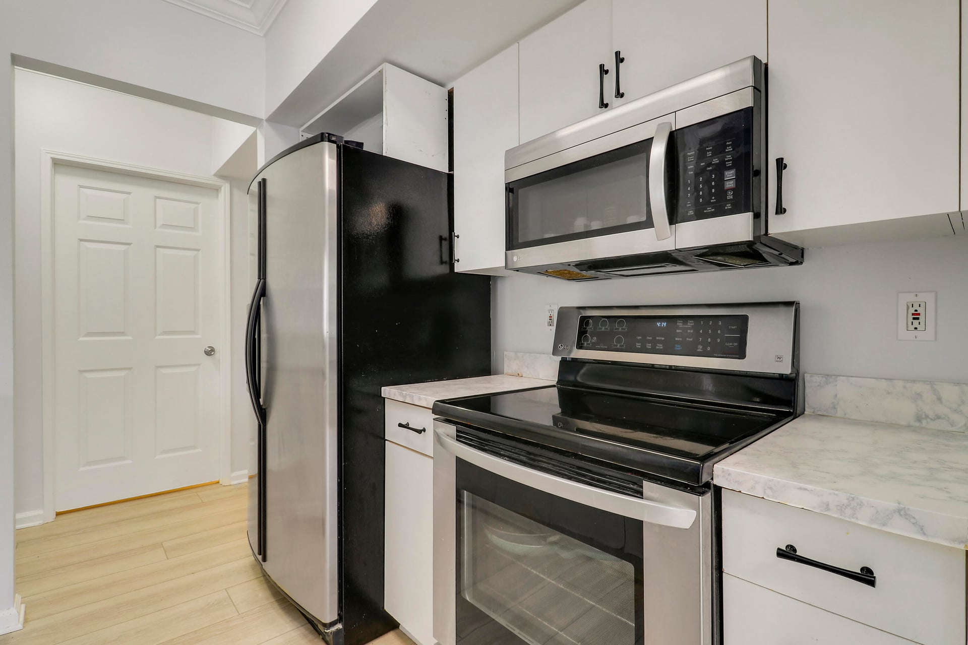 Unit 2212 photo 8