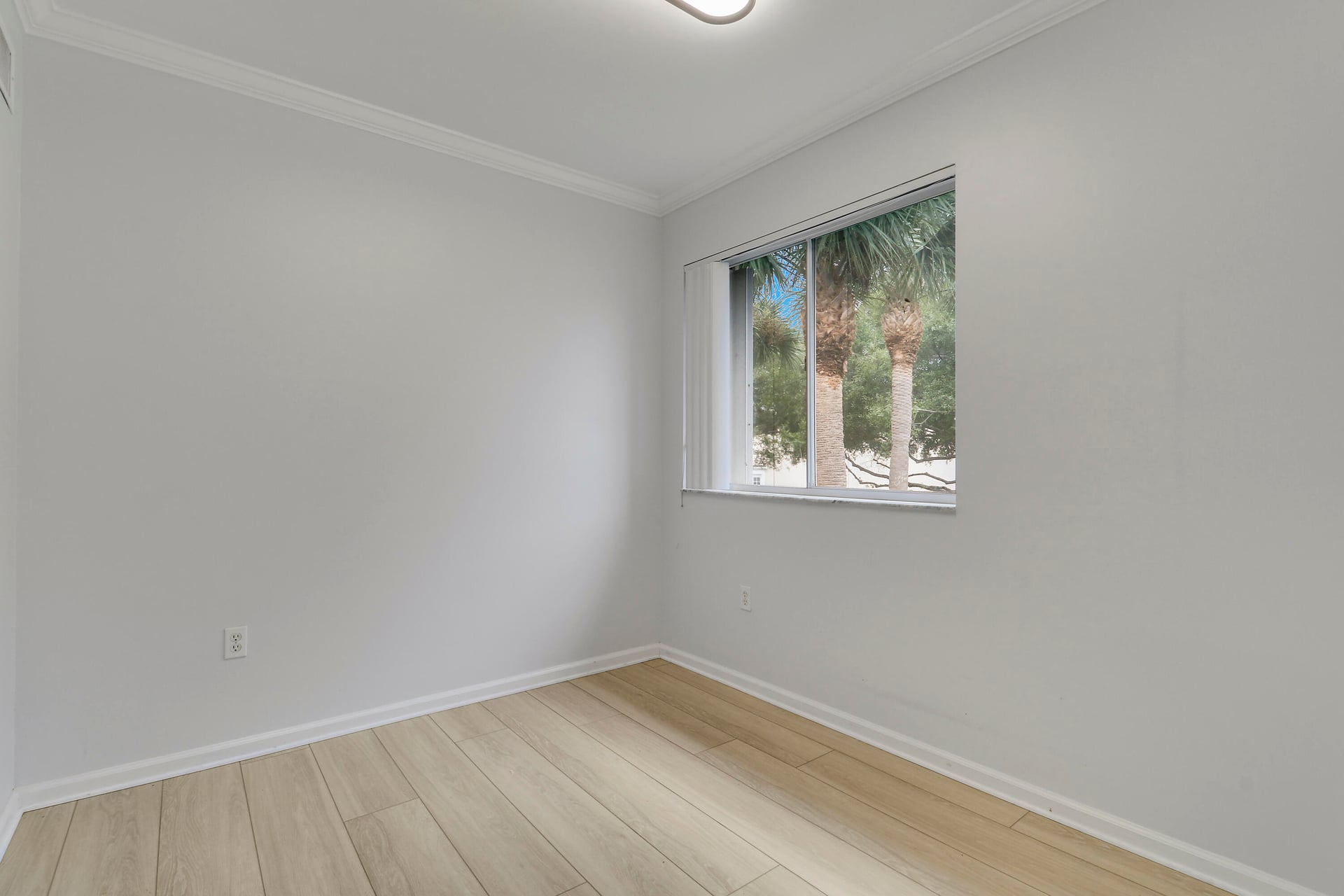 Unit 2212 photo 10