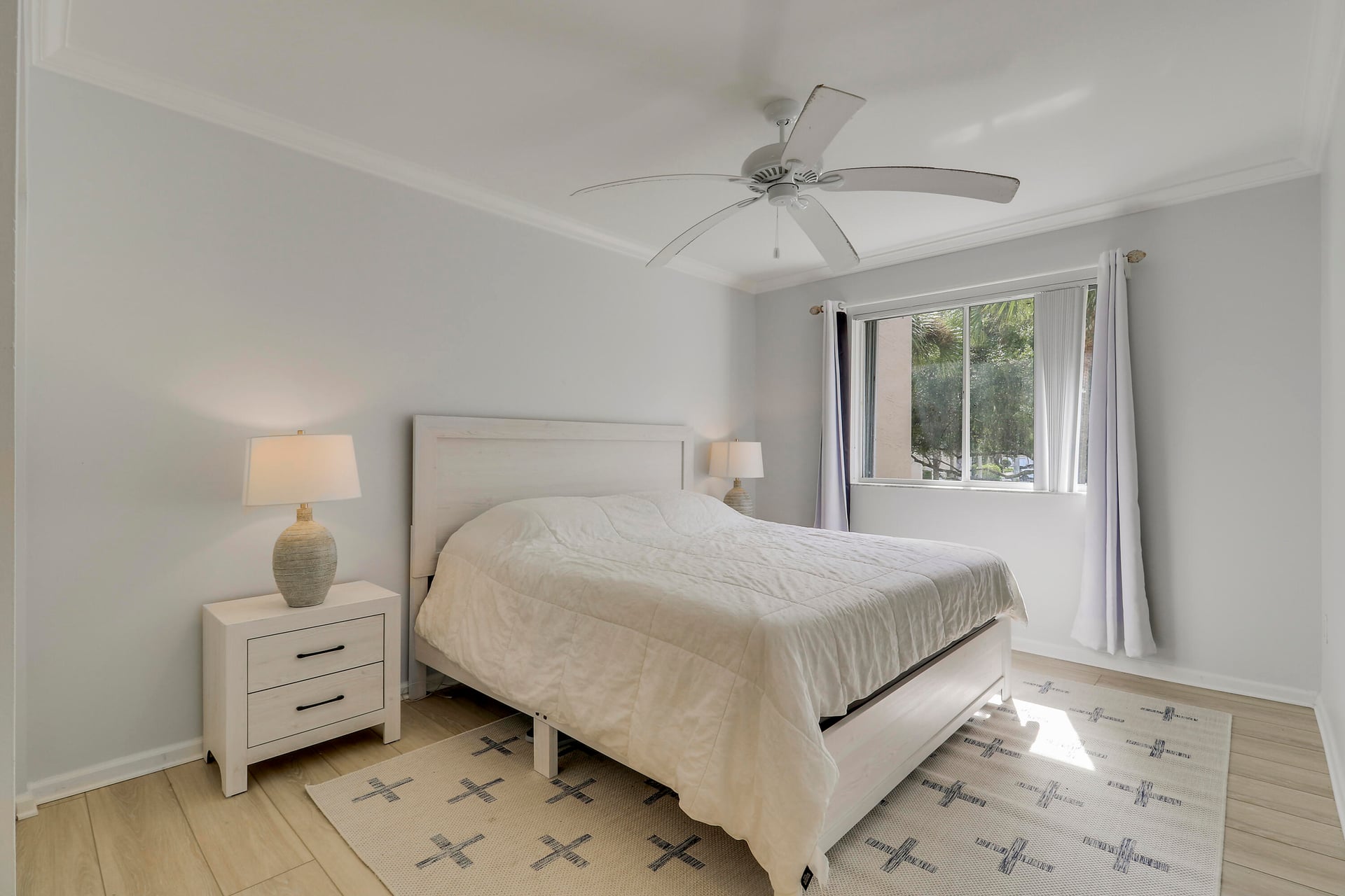 Unit 2212 photo 11