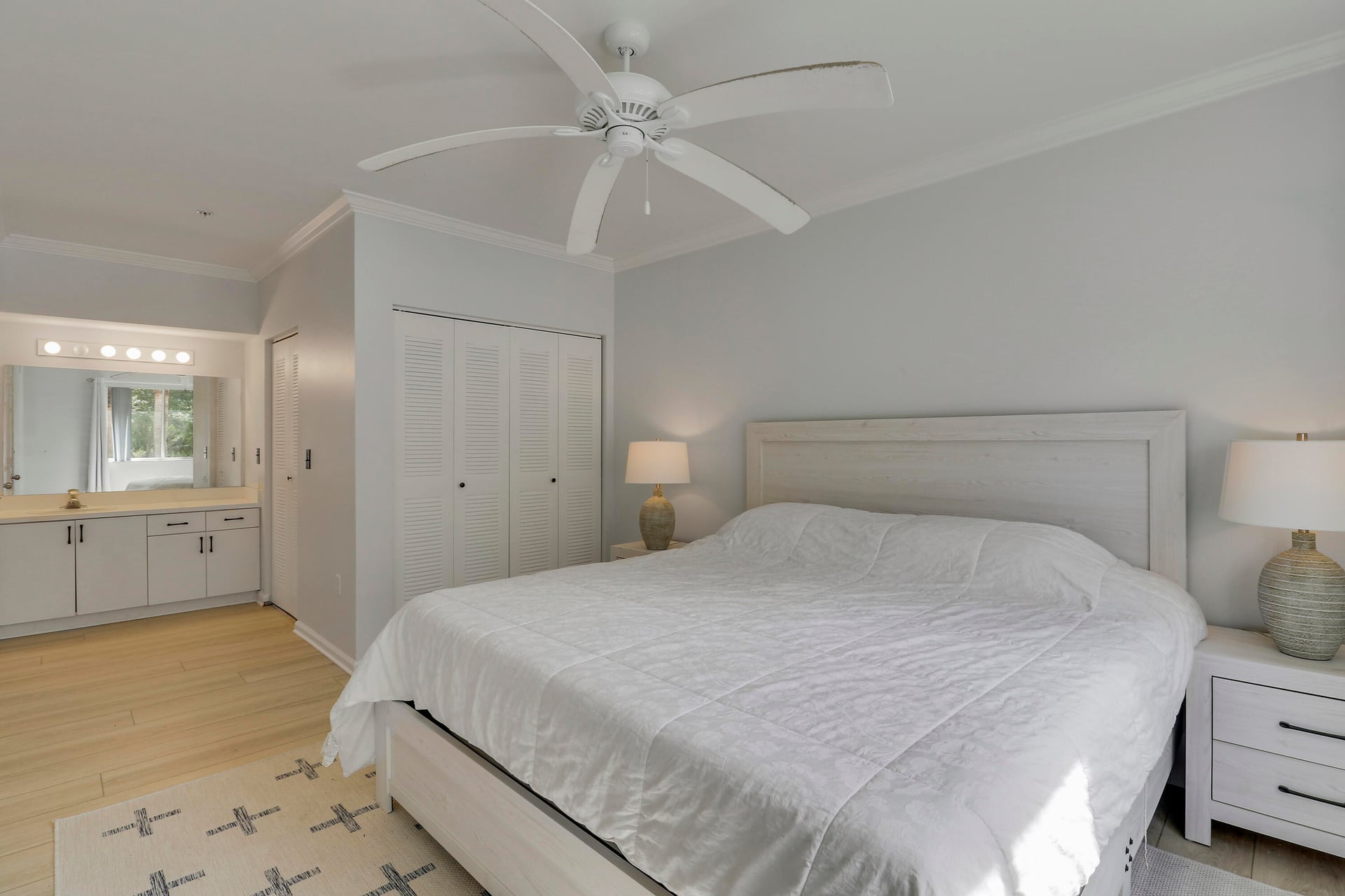 Unit 2212 photo 13