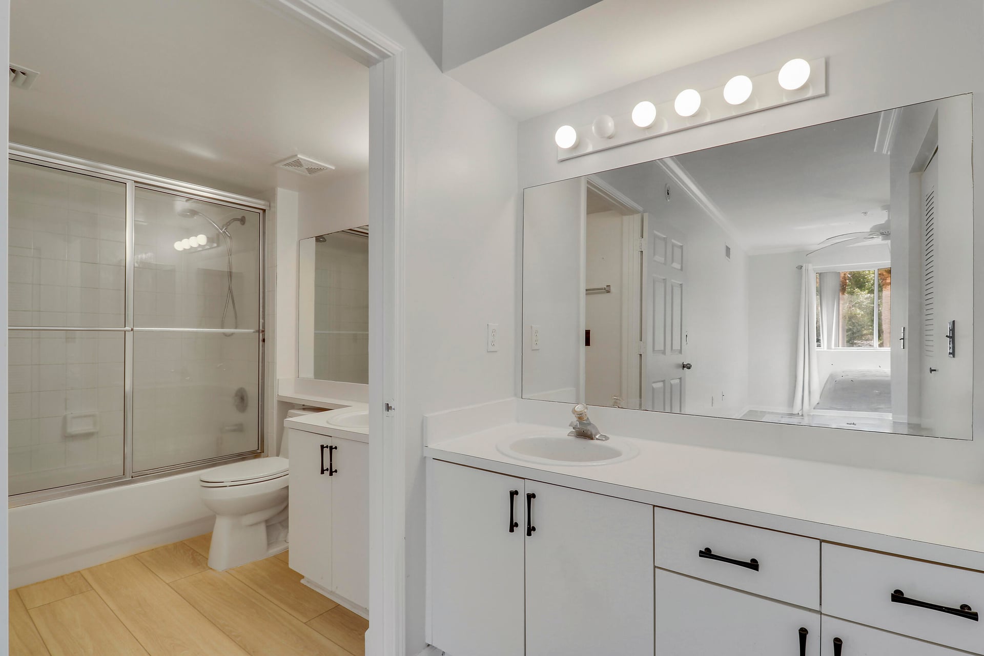 Unit 2212 photo 14