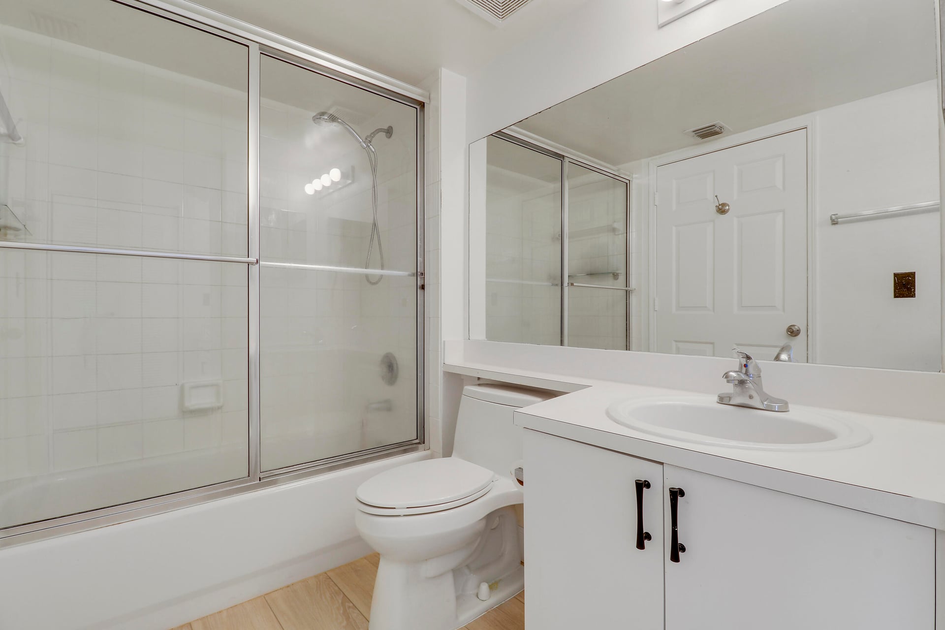 Unit 2212 photo 15