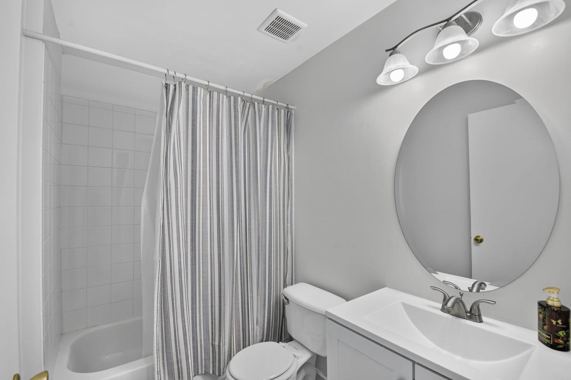 Unit 5349 photo 17