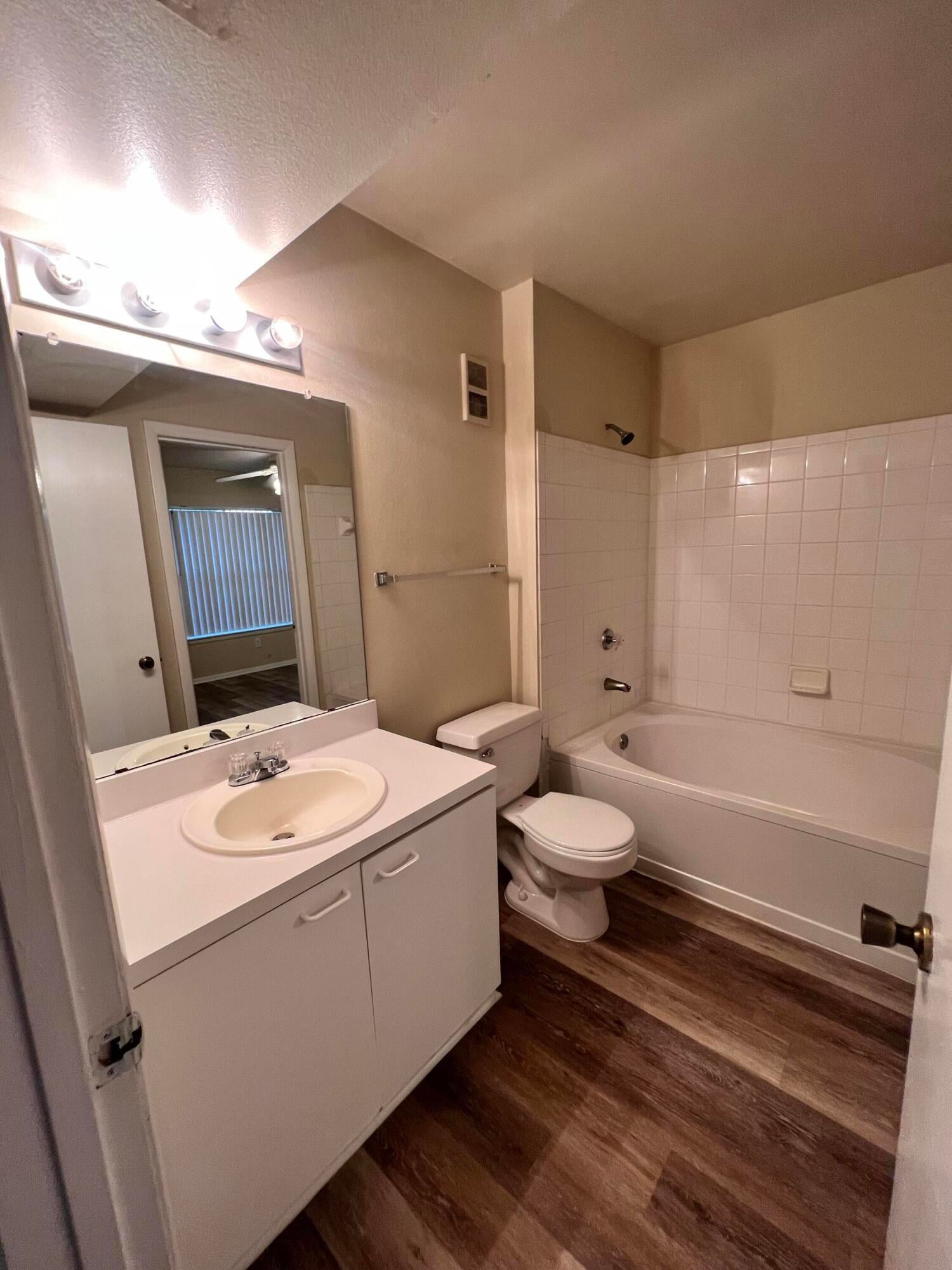 Unit 1613 photo 11