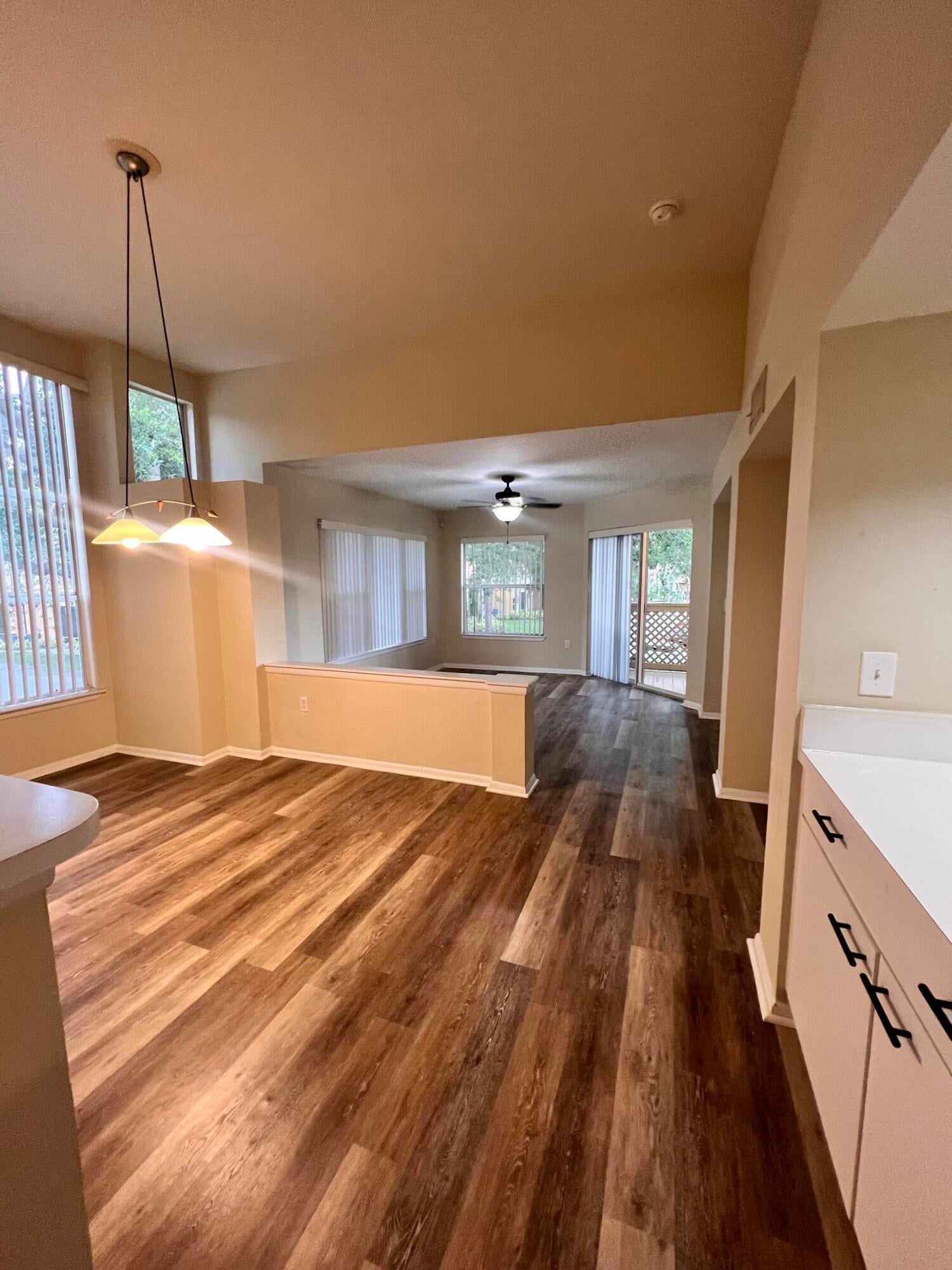 Unit 1613 photo 12