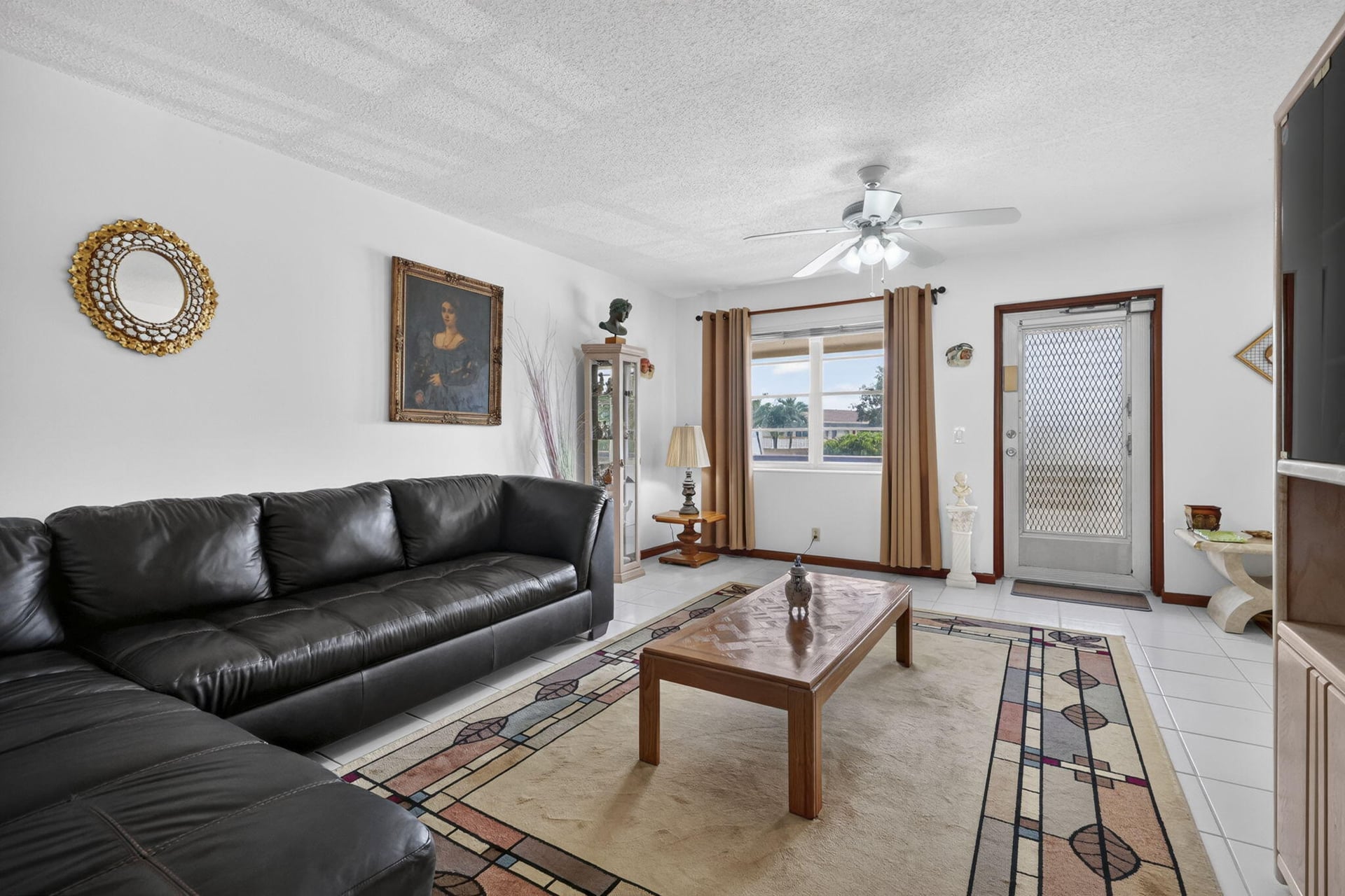 Residence photo 3