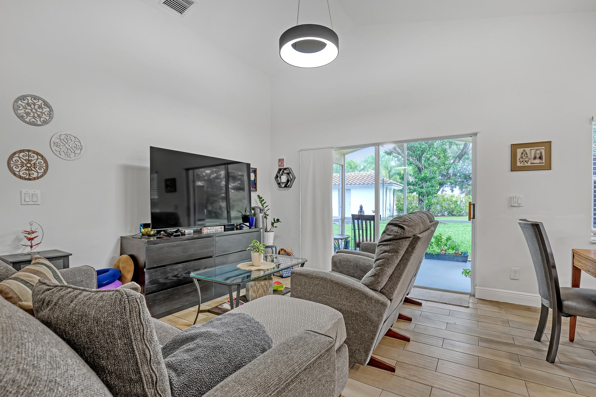  Residence photo 9