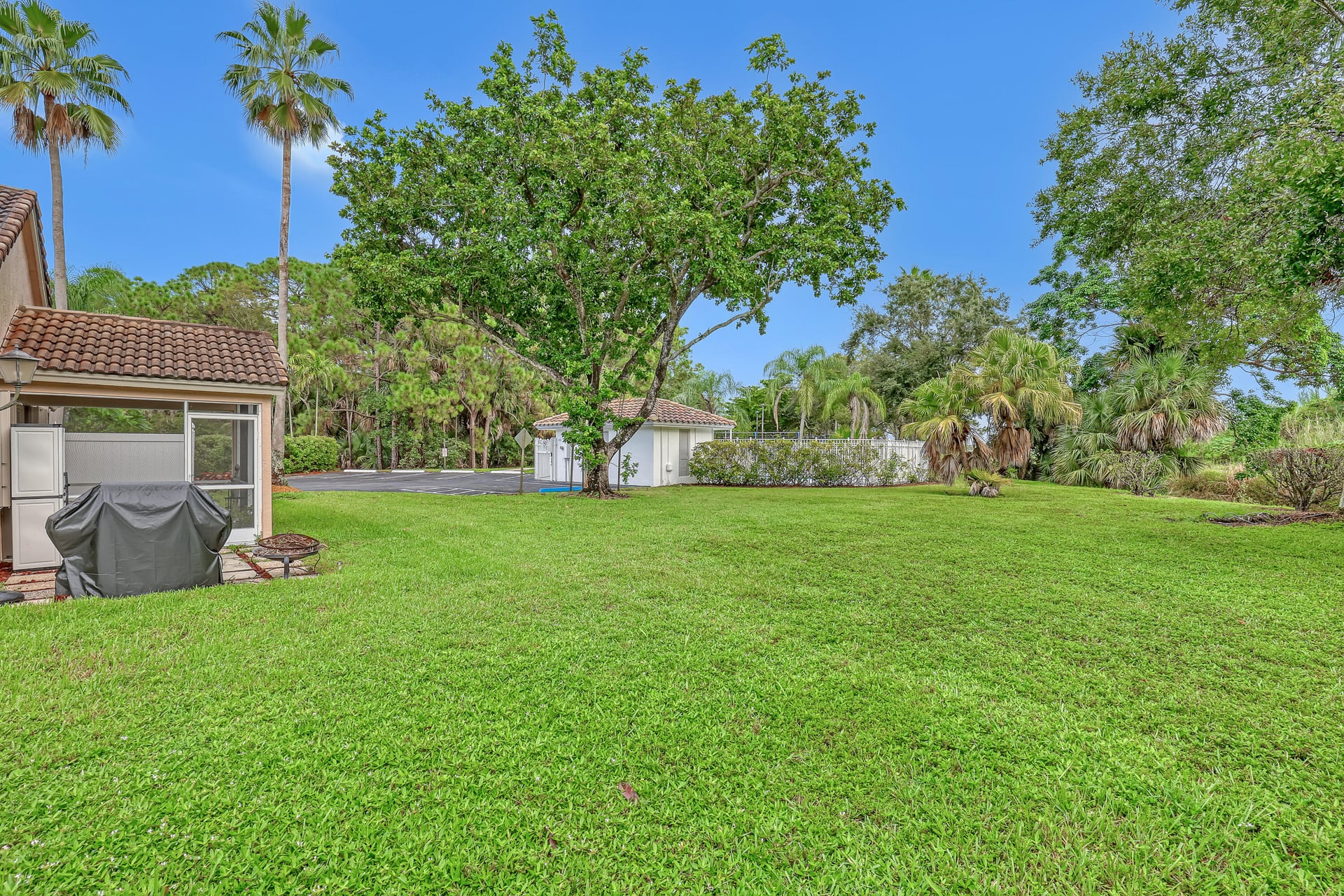  Residence photo 36