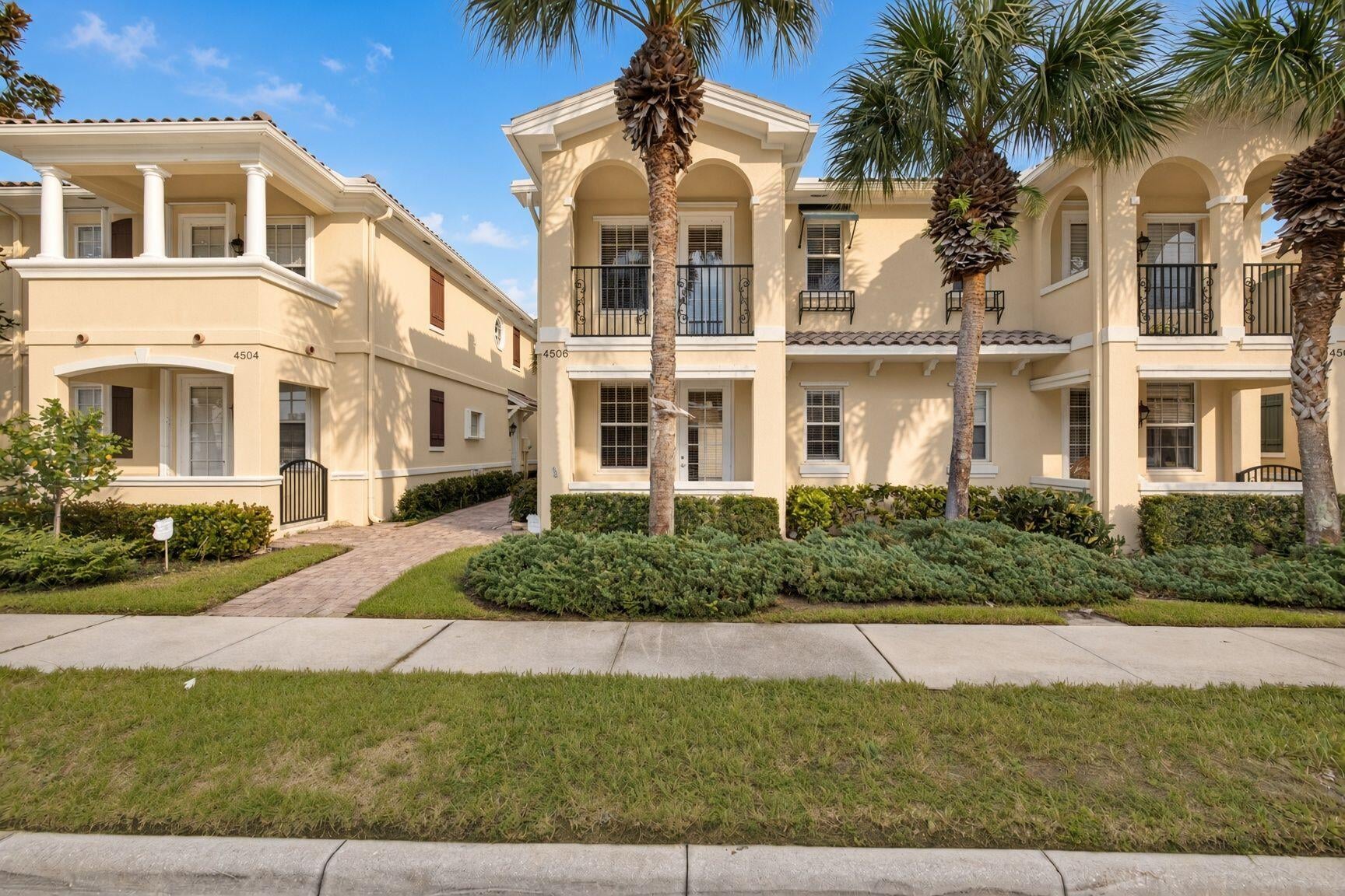 Residence photo 2