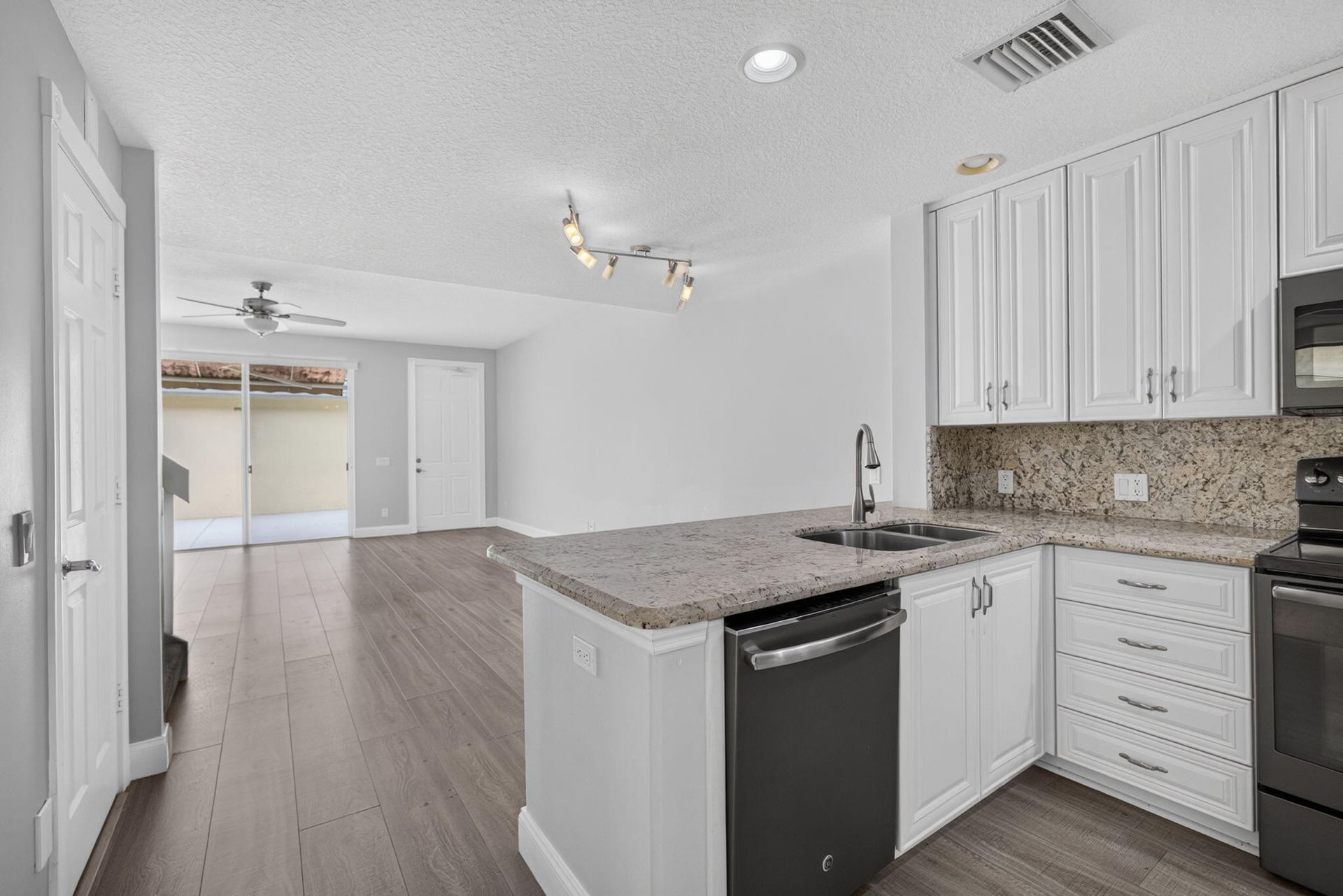 Residence photo 11