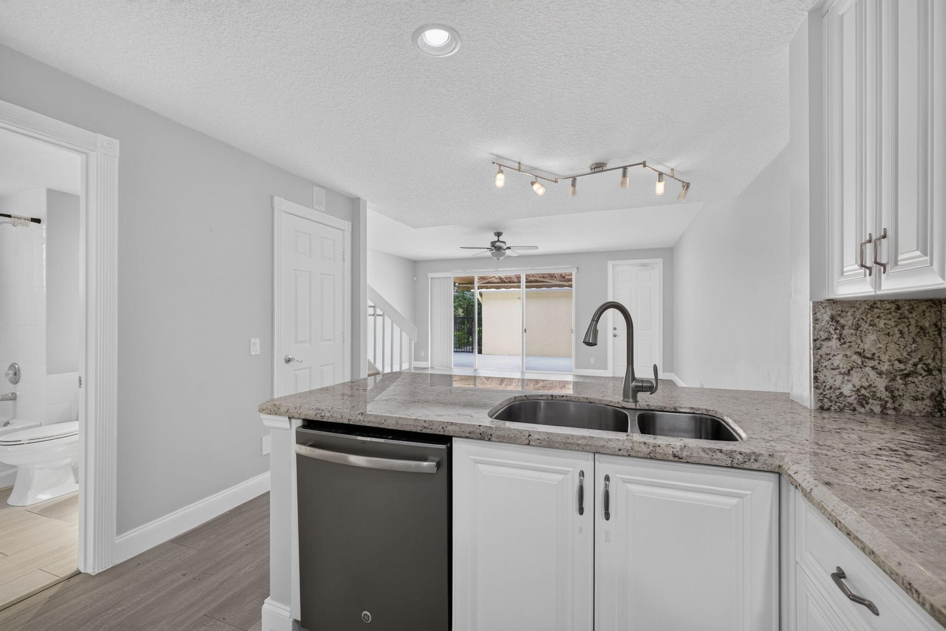 Residence photo 12