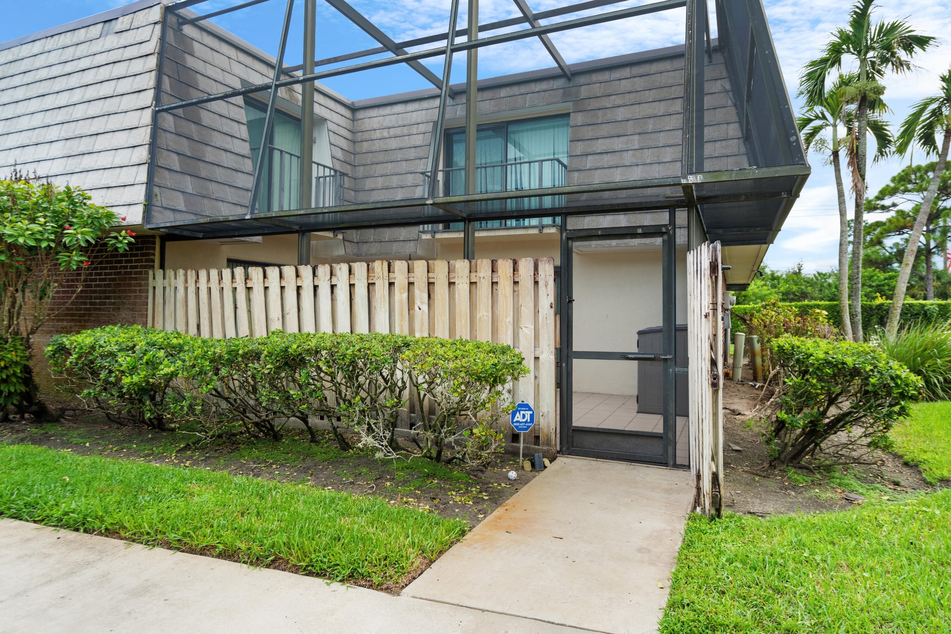 Residence photo 3